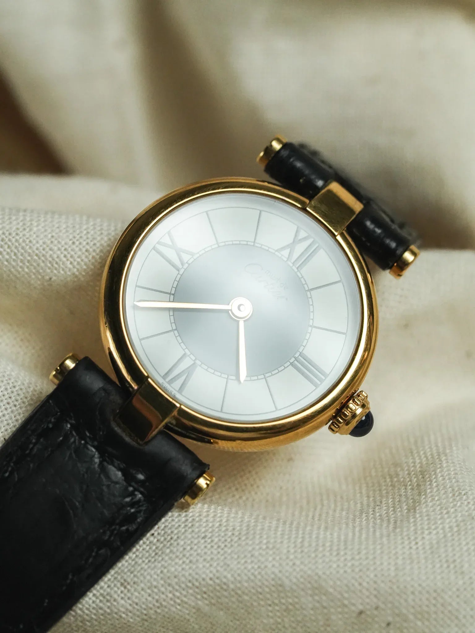 Cartier - Vendôme 590004 Must Vermeil Cadran Blanc Gris Boucle déployante - 1990s - Atelier Victor - Vintage  Shop