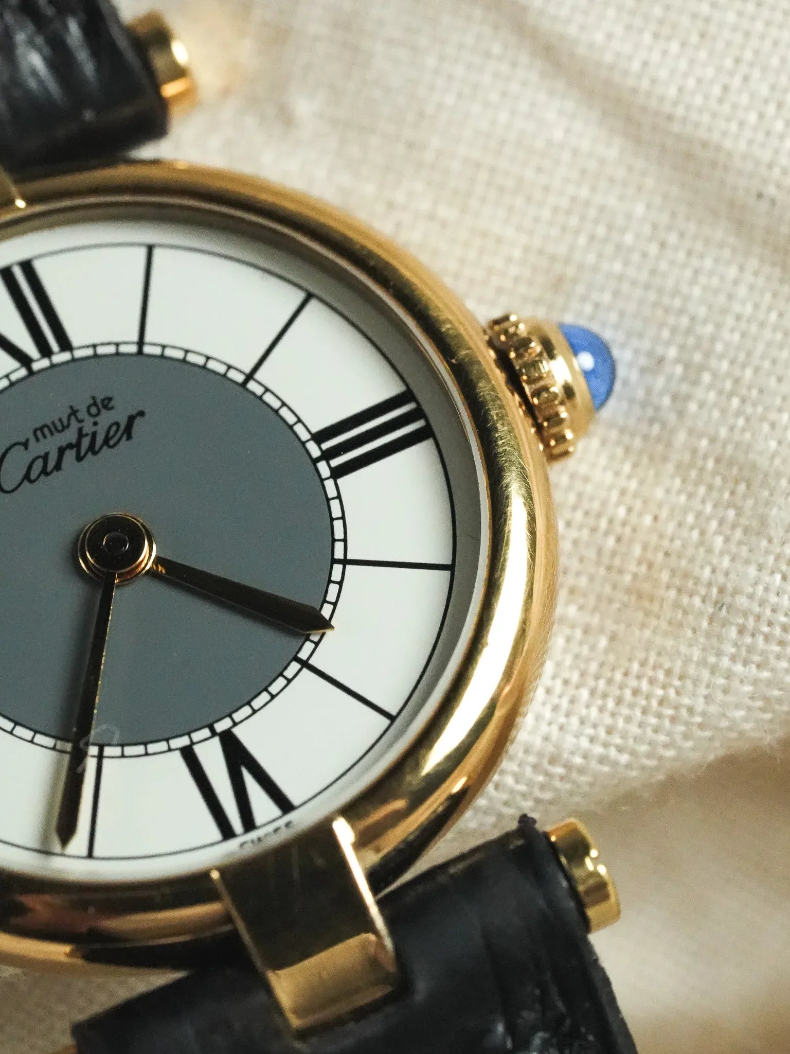 Cartier - Vendôme 590004 Must Vermeil Cadran Blanc Gris Boucle déployante - 1990s - Atelier Victor - Vintage  Shop