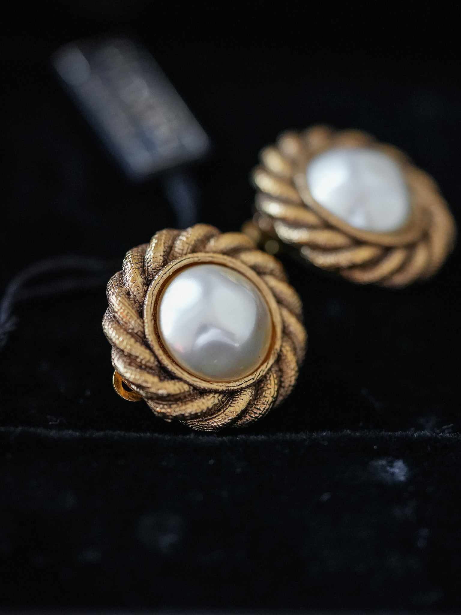 Chanel - Boucles d'oreilles perle 1980 - Atelier Victor Paris - Vintage Watch Shop Dubai