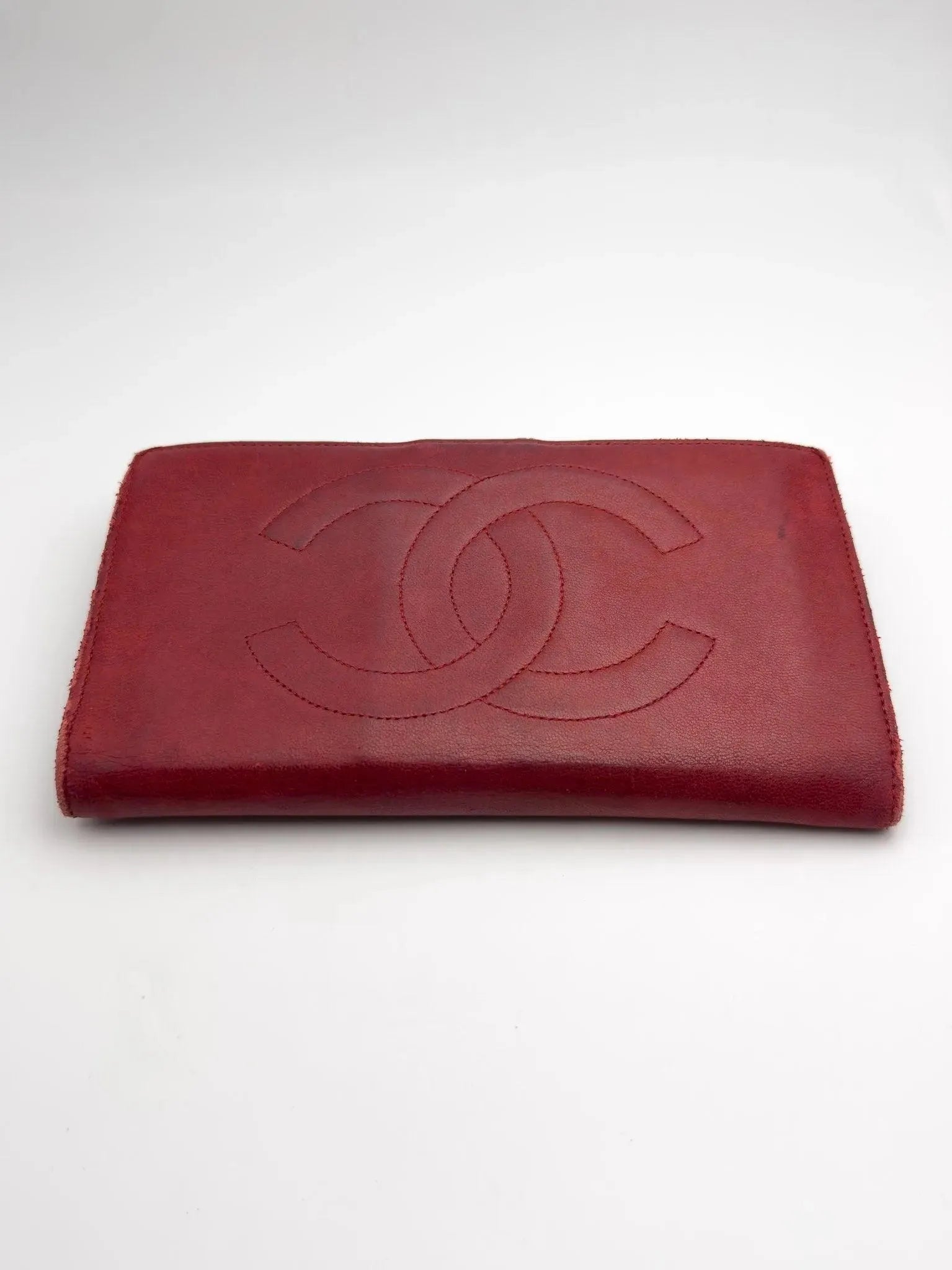 Chanel - Grand Portefeuille Rouge - Atelier Victor Paris - Vintage Watch Shop Dubai