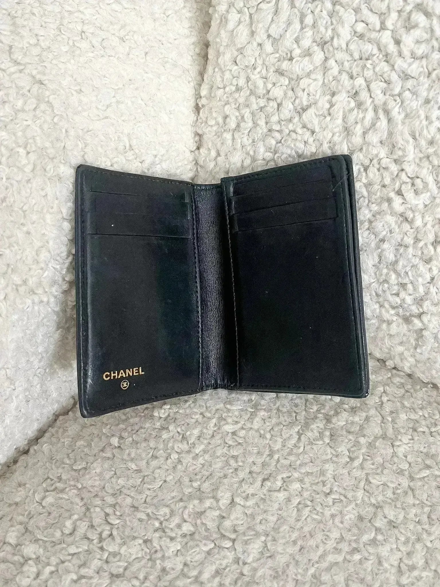 ヴィンテージCHANEL エナメル革ポーチ　黒 箱・ライセンスカード Chanel - Black patent leather cardholder