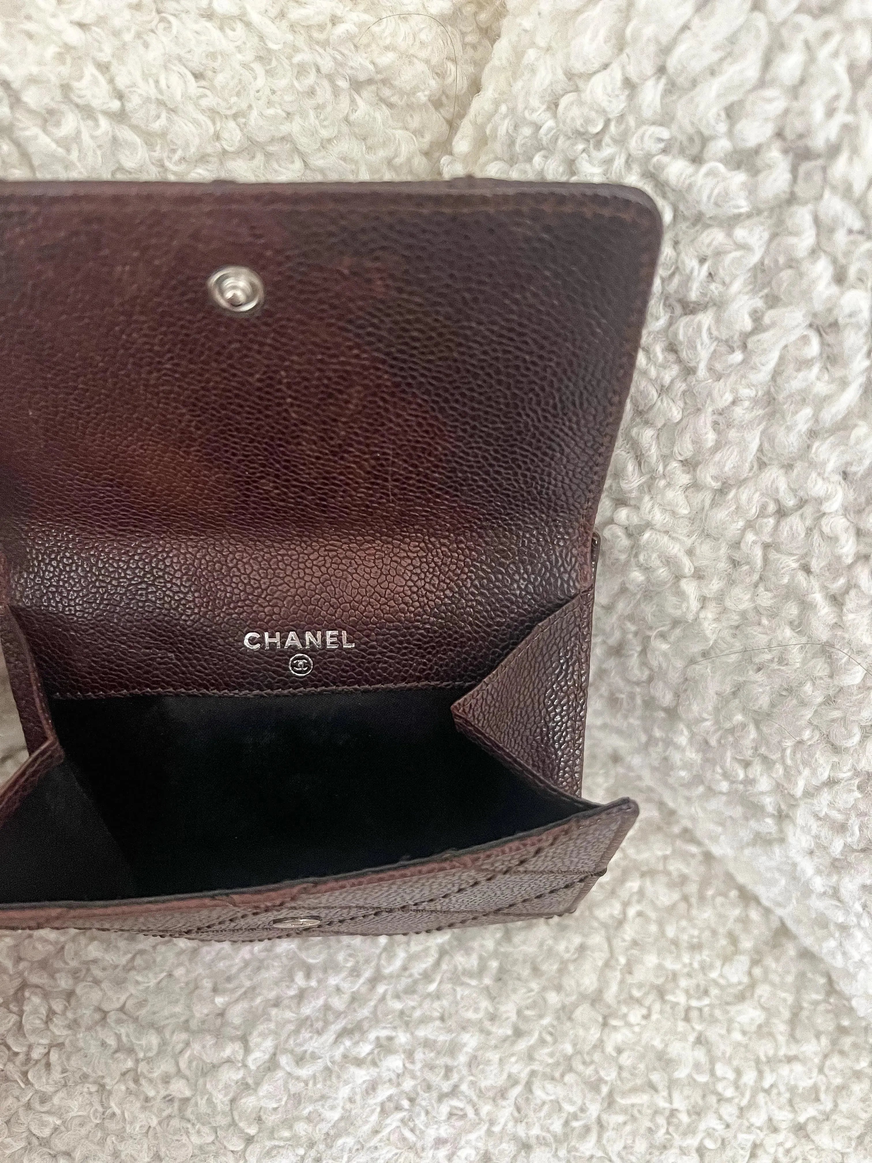 Chanel - Portefeuille Cuir Marron Quadrillé - Atelier Victor Paris - Vintage Watch Shop Dubai