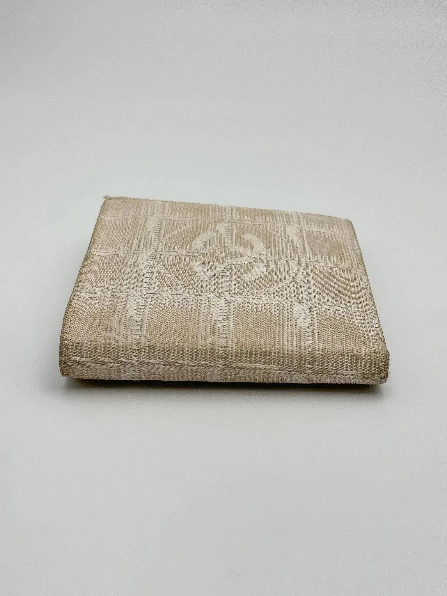 Chanel - Portefeuille en toile beige - Atelier Victor