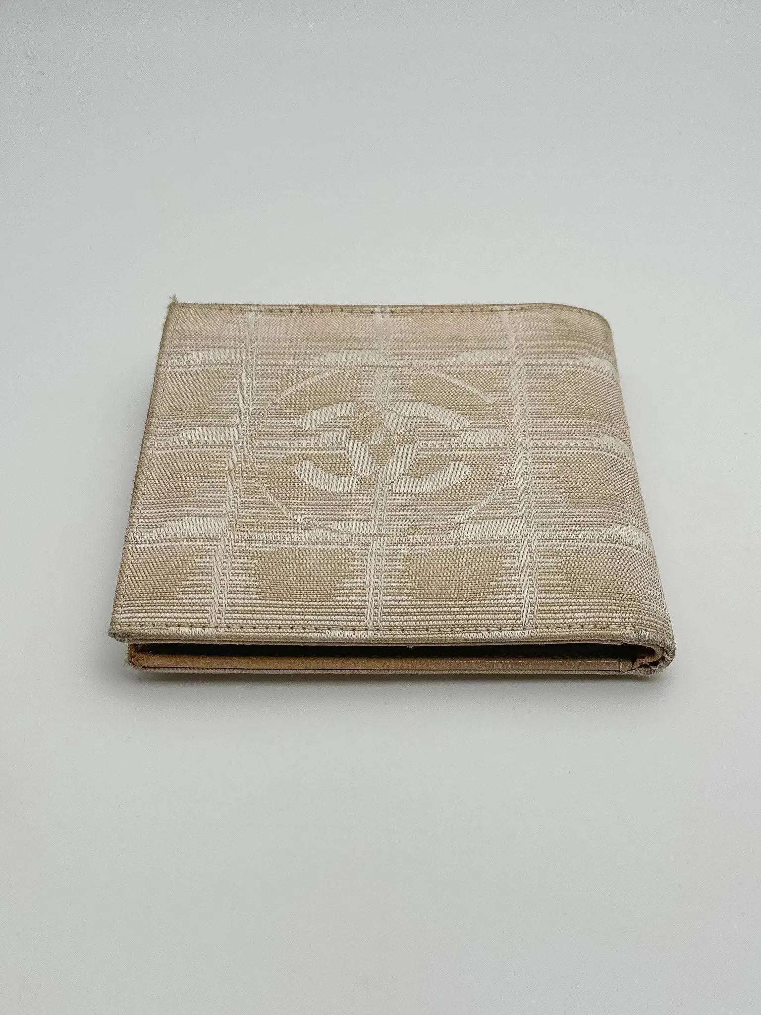 Chanel - Portefeuille en toile beige - Atelier Victor Paris - Vintage Watch Shop Dubai