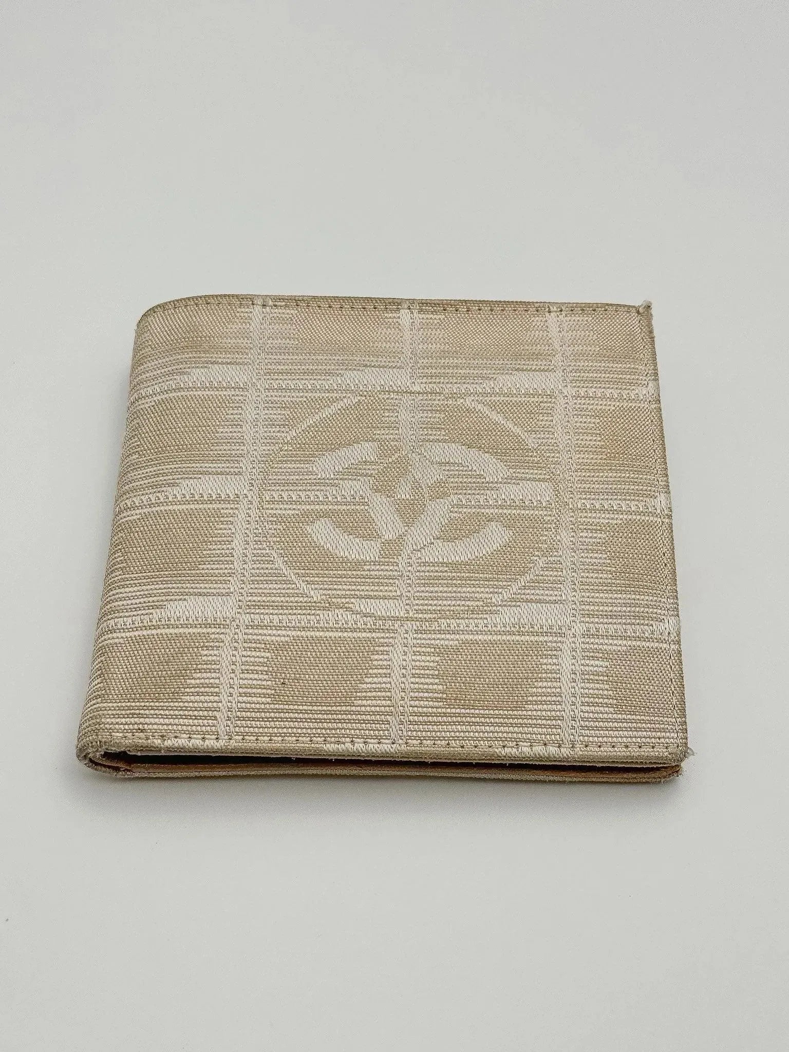 Chanel - Portefeuille en toile beige - Atelier Victor - Vintage  Shop