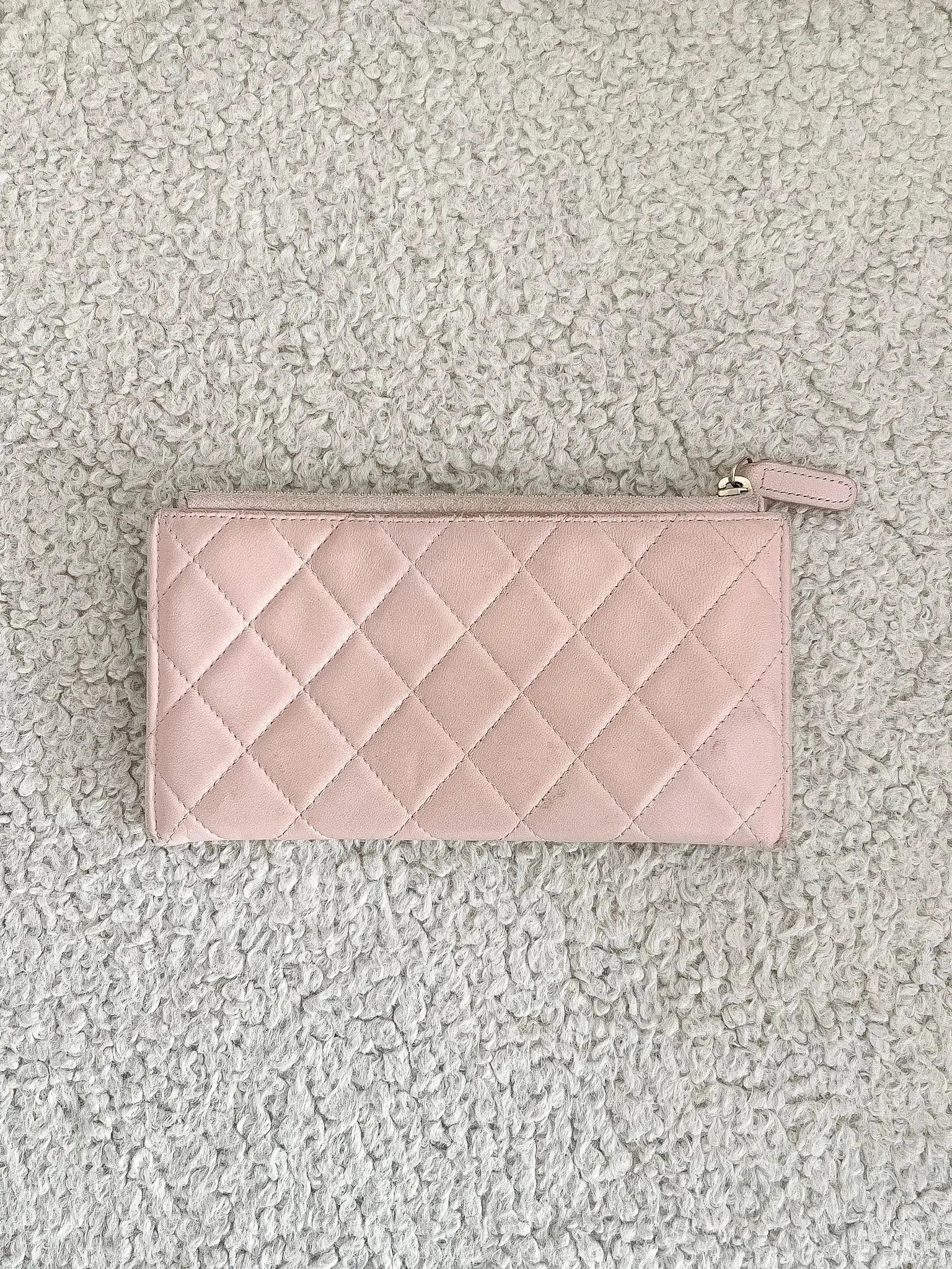 Chanel - Portefeuille Rose avec Métal Doré - Atelier Victor - Vintage  Shop