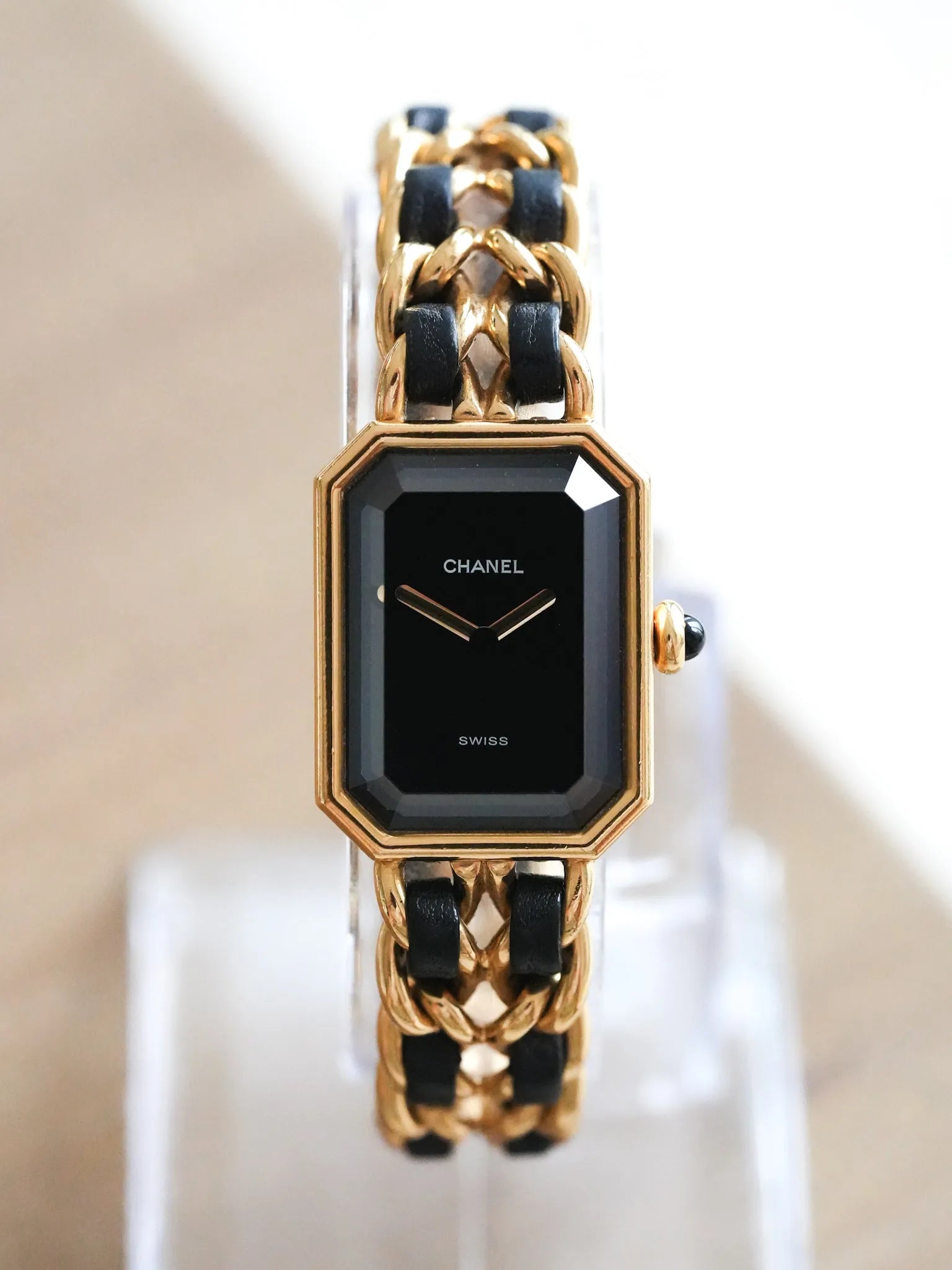 Chanel - Première Plaqué or cuir taille M - 1990s - Atelier Victor Paris - Vintage Watch Shop Dubai