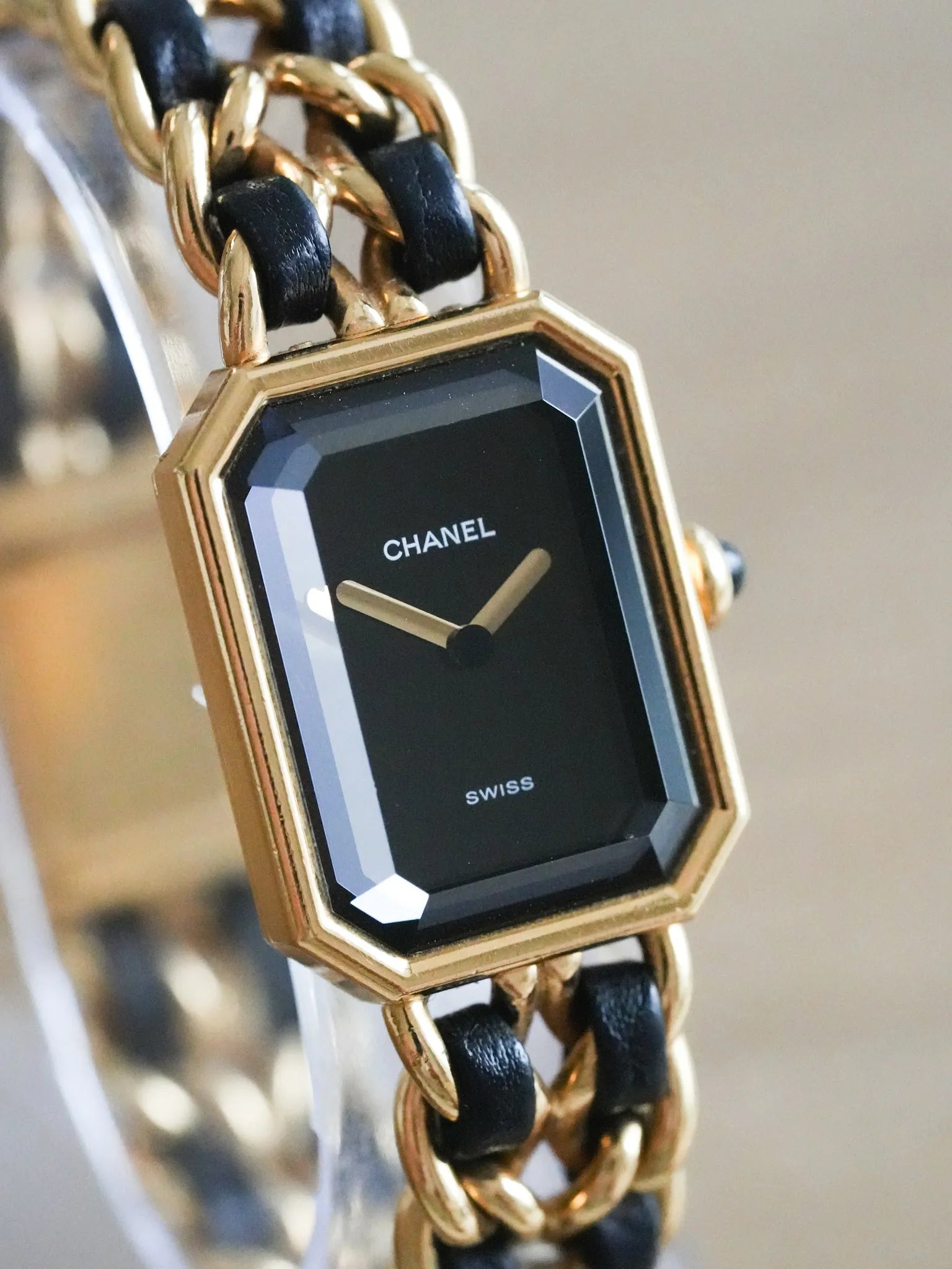 Chanel - Première Plaqué or cuir taille M - 1990s - Atelier Victor Paris - Vintage Watch Shop Dubai
