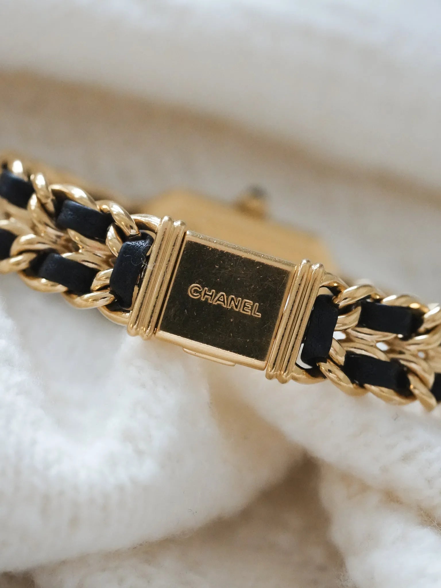 Chanel - Première Plaqué or cuir taille M - 1990s - Atelier Victor Paris - Vintage Watch Shop Dubai