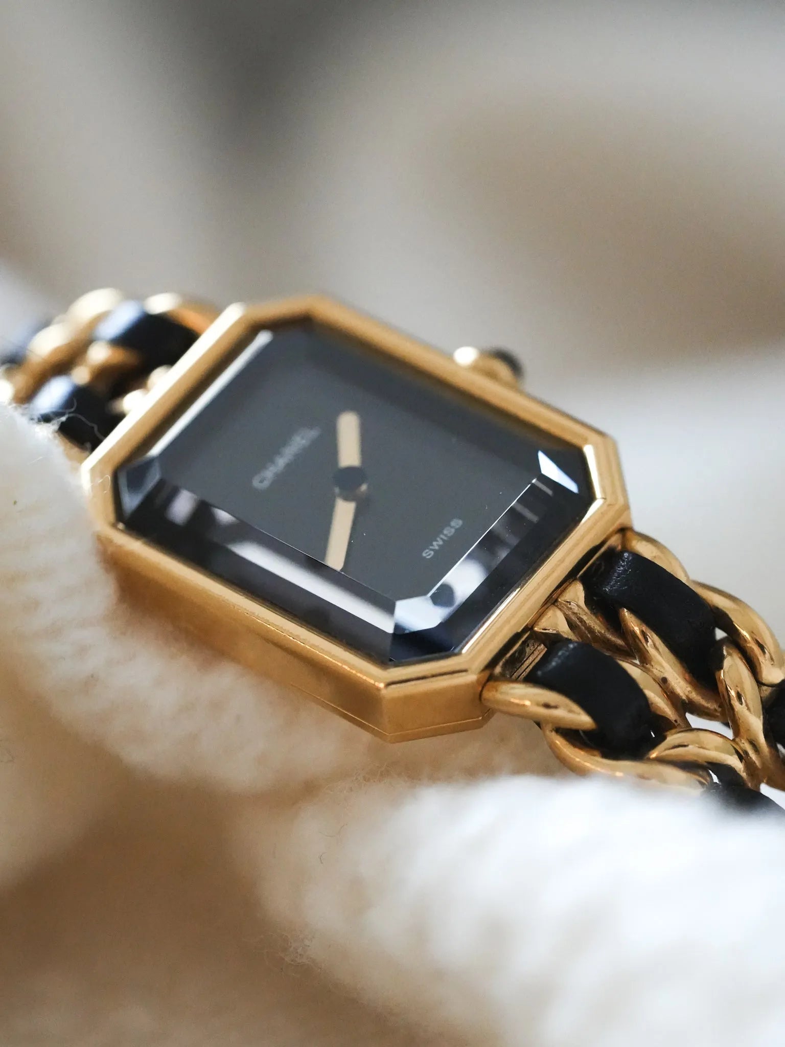 Chanel - Première Plaqué or cuir taille M - 1990s - Atelier Victor Paris - Vintage Watch Shop Dubai