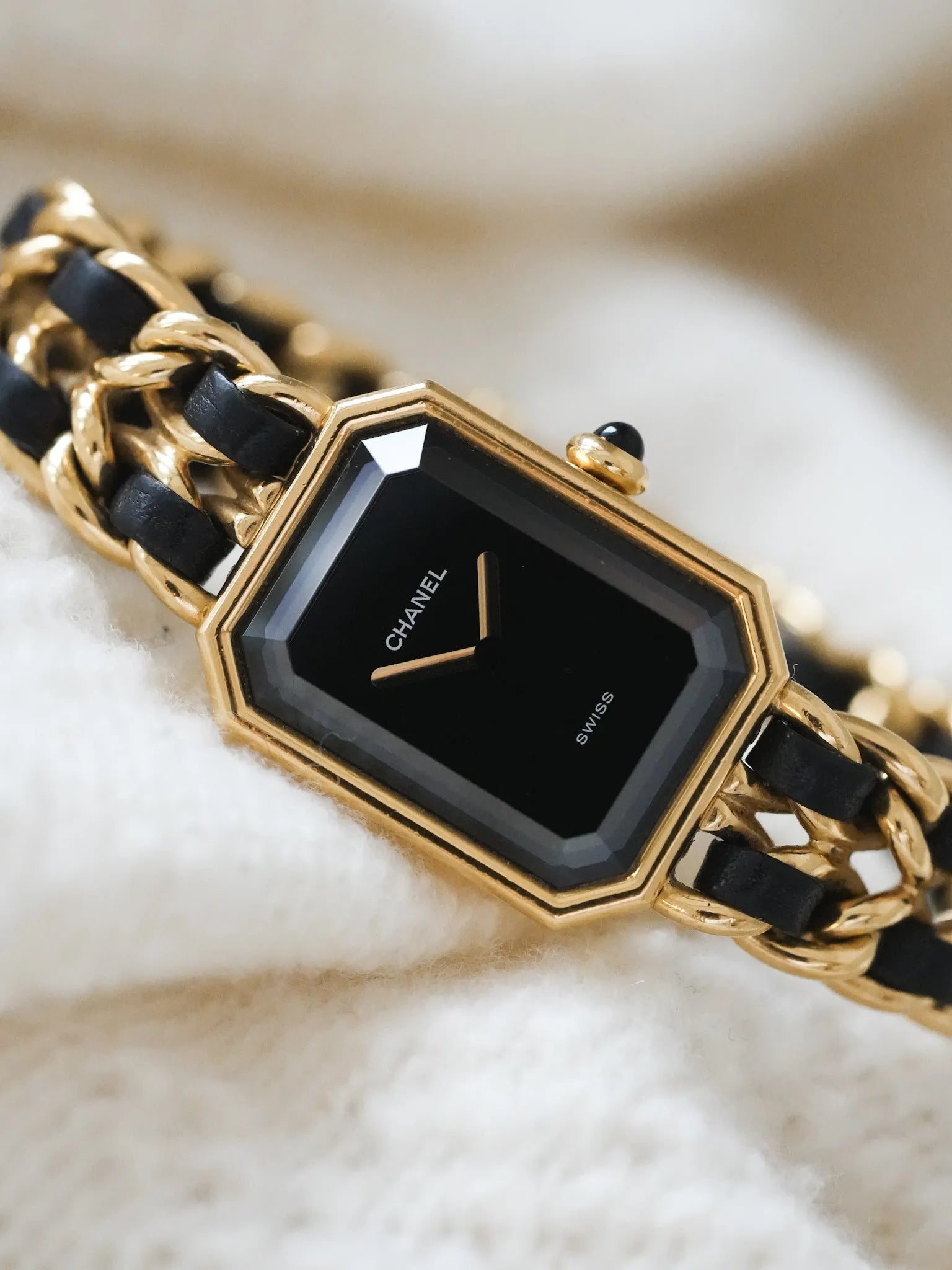 Chanel - Première Plaqué or cuir taille M - 1990s - Atelier Victor - Vintage Watch Shop