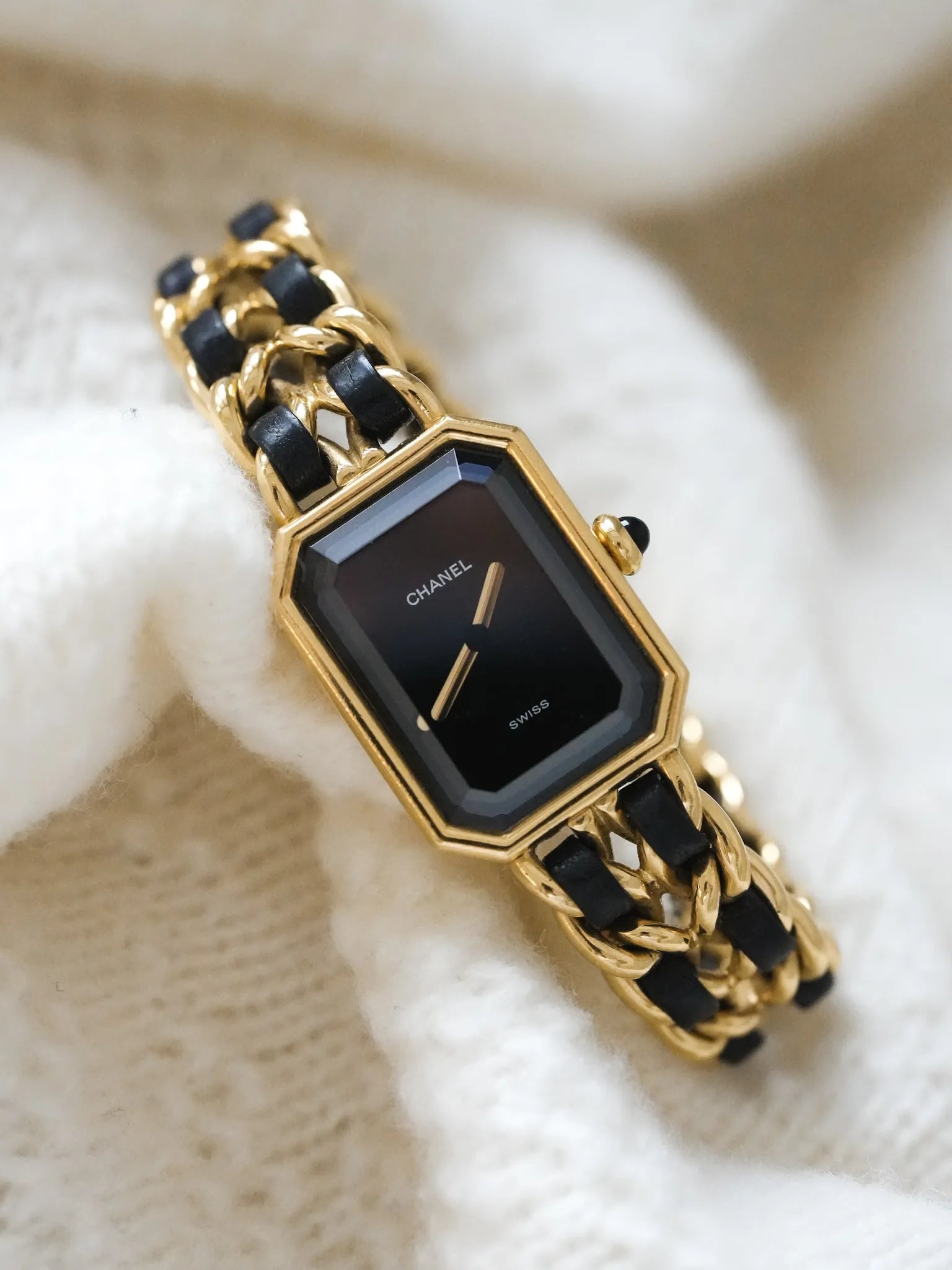 Chanel - Première Plaqué or cuir taille M - 1990s - Atelier Victor - Vintage Watch Shop