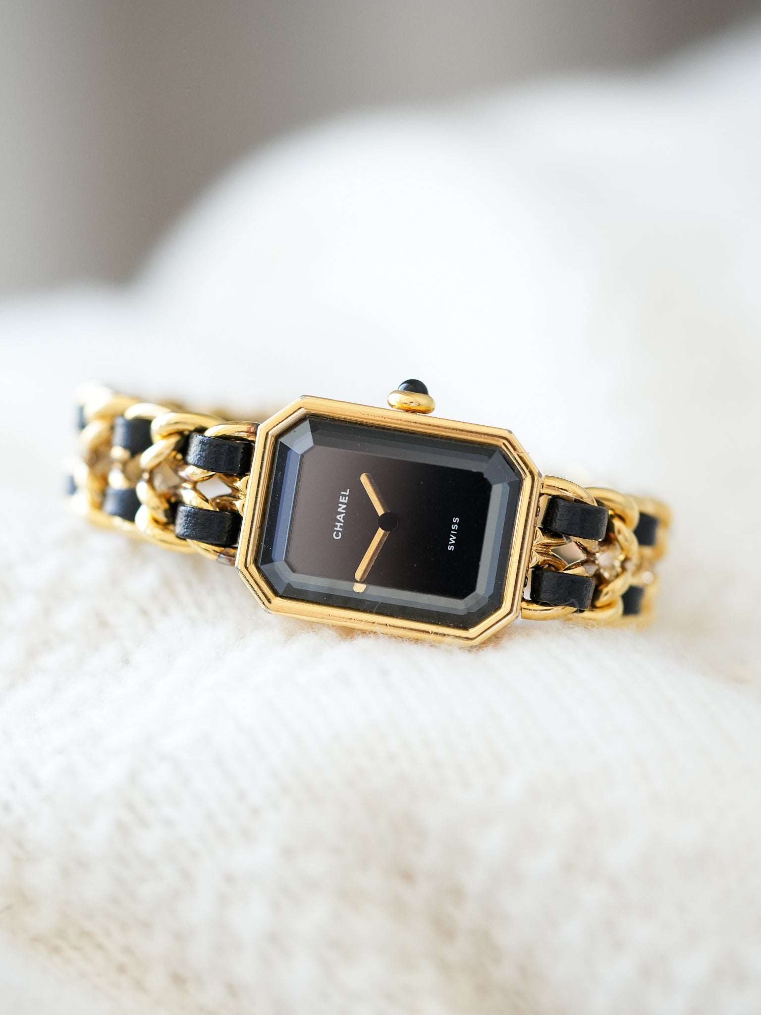 Chanel - Première Taille M Dorée et Cuir - 1990s - Atelier Victor Paris - Vintage Watch Shop Dubai
