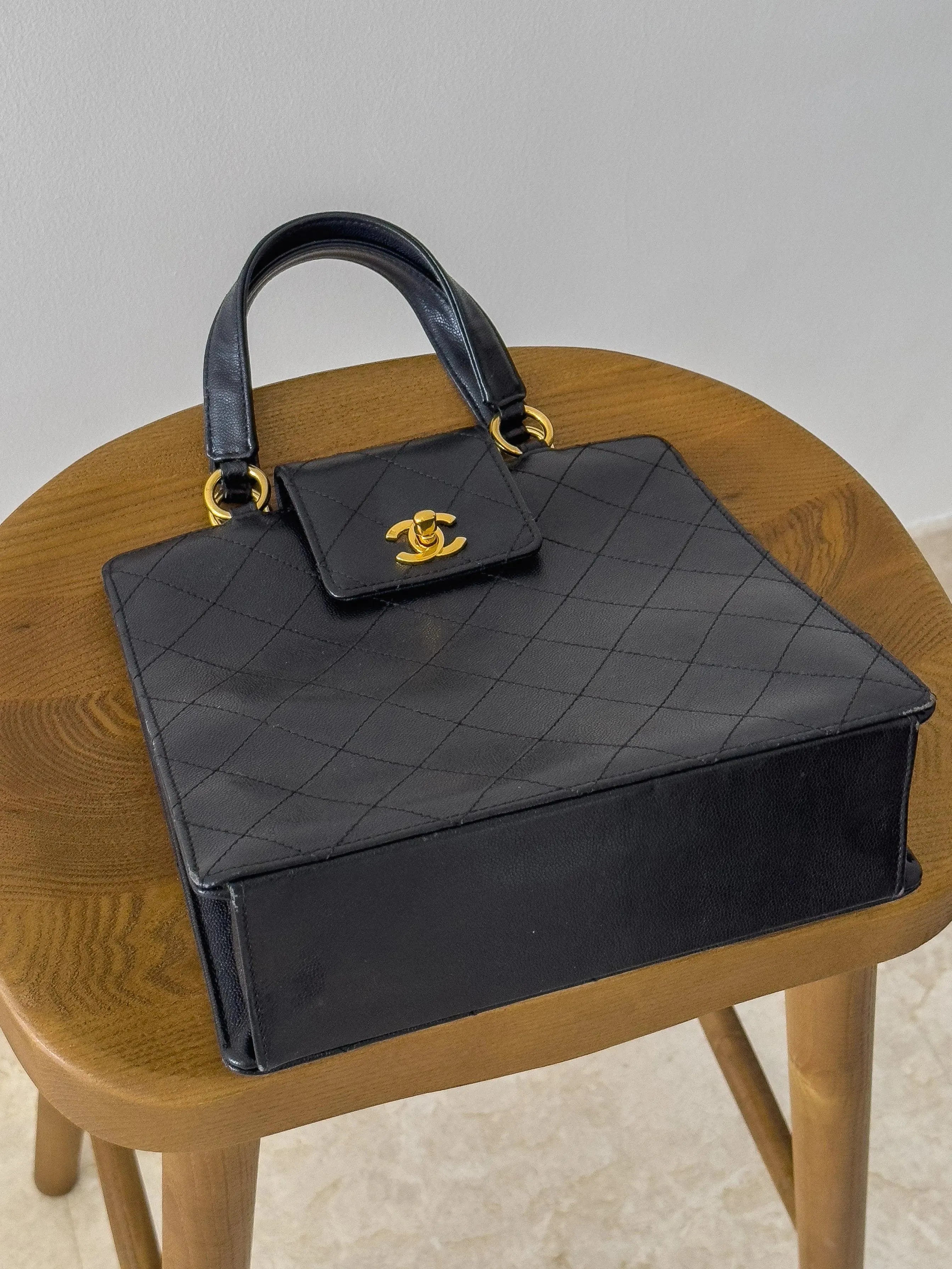 Chanel - Sac à main cuir matelassé - Atelier Victor Paris - Vintage Watch Shop Dubai