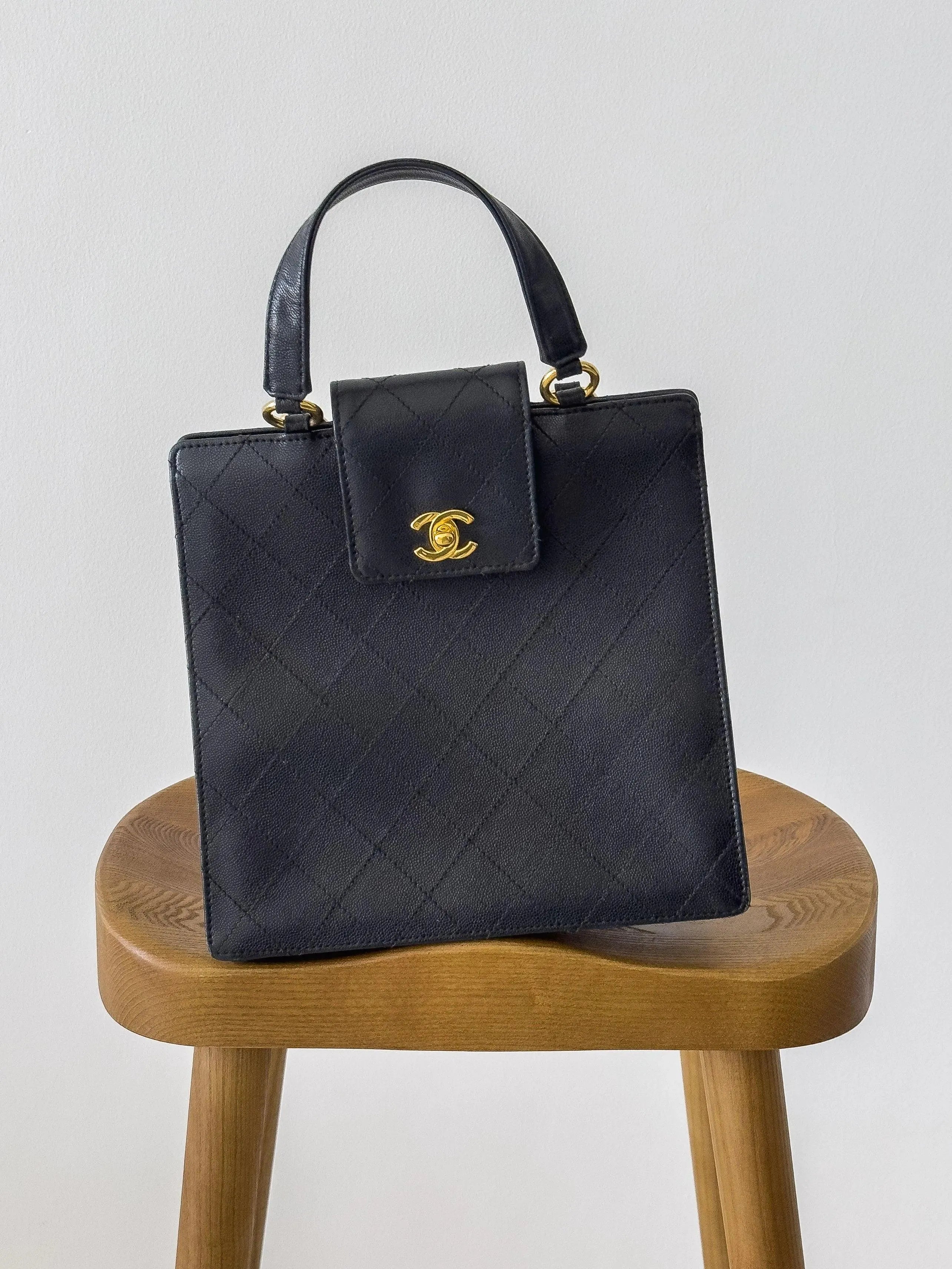 Chanel - Sac à main cuir matelassé - Atelier Victor Paris - Vintage Watch Shop Dubai
