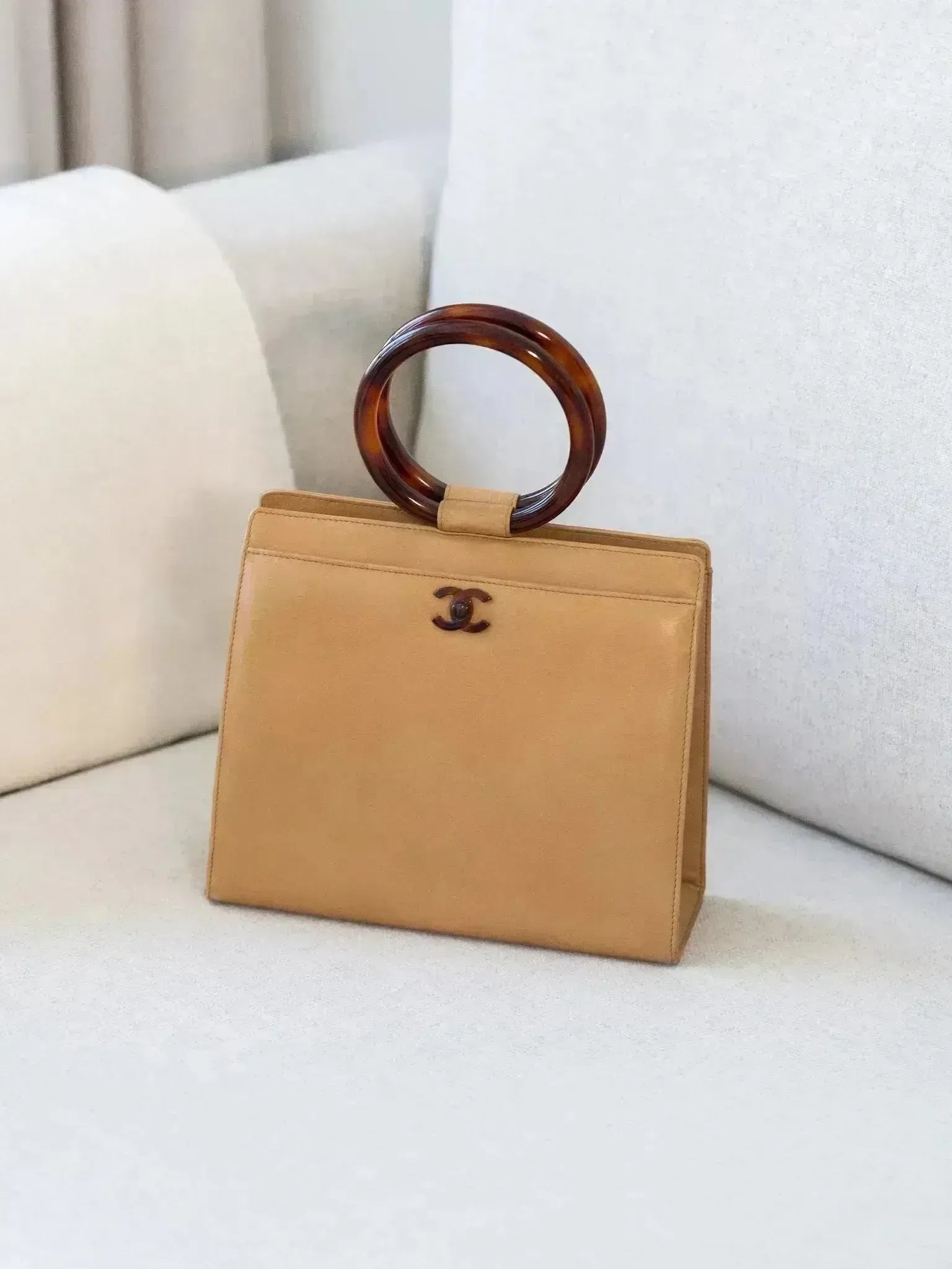 Chanel - Beige leather and tortoiseshell handbag