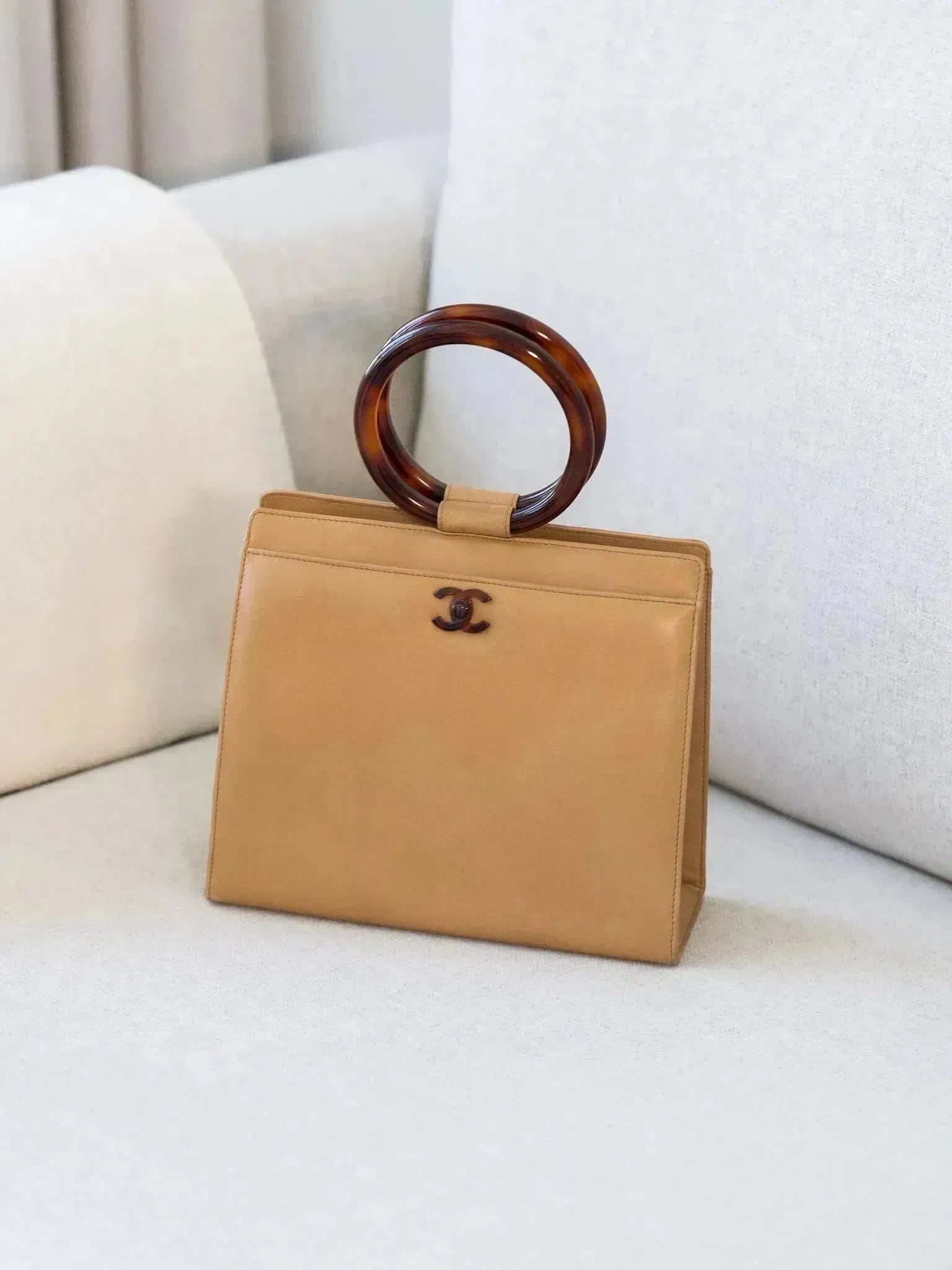 Chanel - Sac à main en cuir beige et écailles de tortue - Atelier Victor