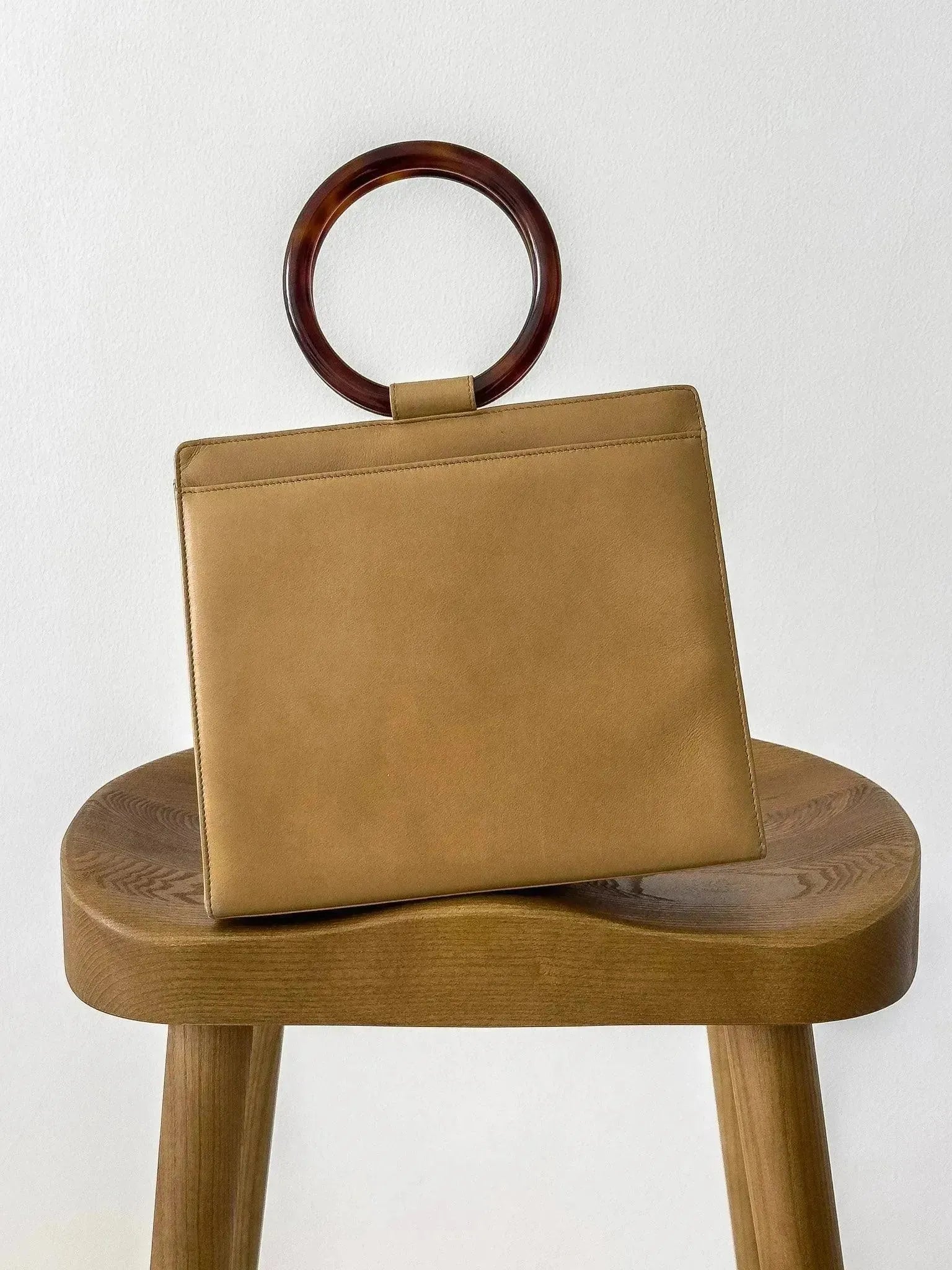 Chanel - Sac à main en cuir beige et écailles de tortue - Atelier Victor Paris - Vintage Watch Shop Dubai