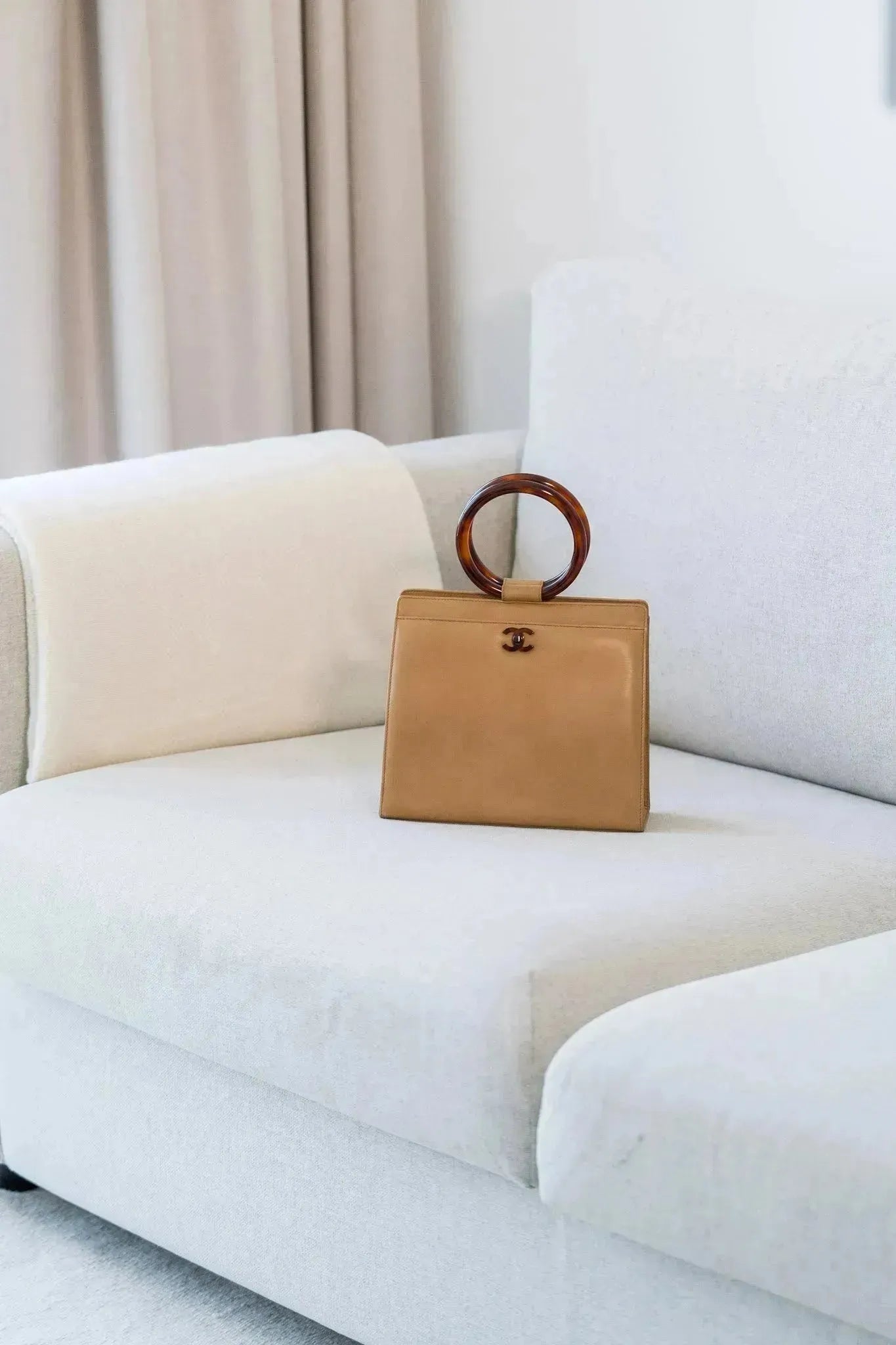 Chanel - Sac à main en cuir beige et écailles de tortue - Atelier Victor Paris - Vintage Watch Shop Dubai