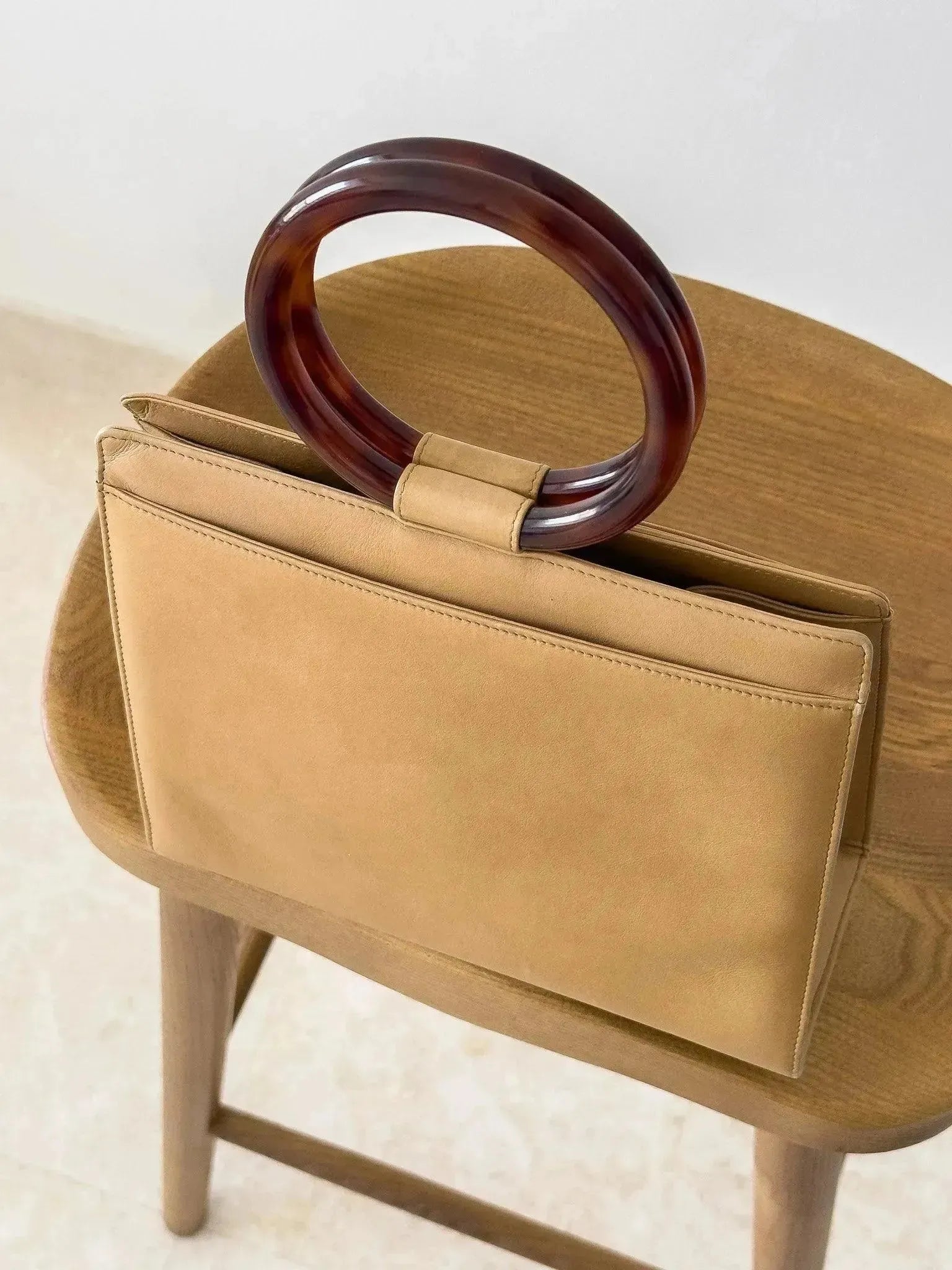 Chanel - Sac à main en cuir beige et écailles de tortue - Atelier Victor Paris - Vintage Watch Shop Dubai