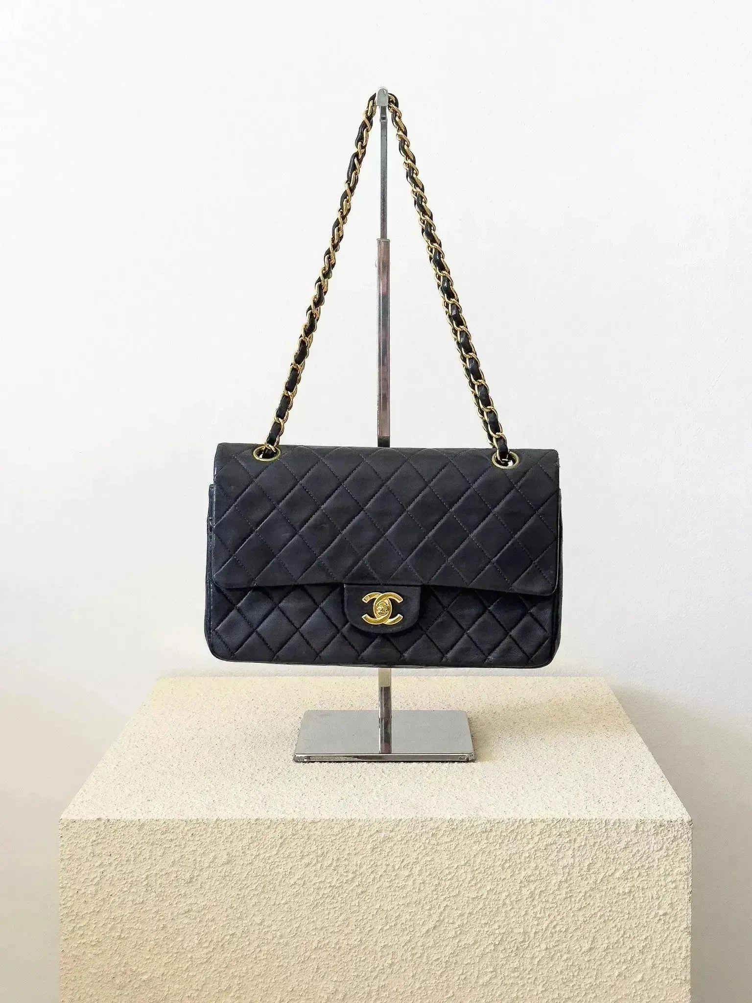 Chanel - Sac à main timeless vintage / classique en cuir - Atelier Victor