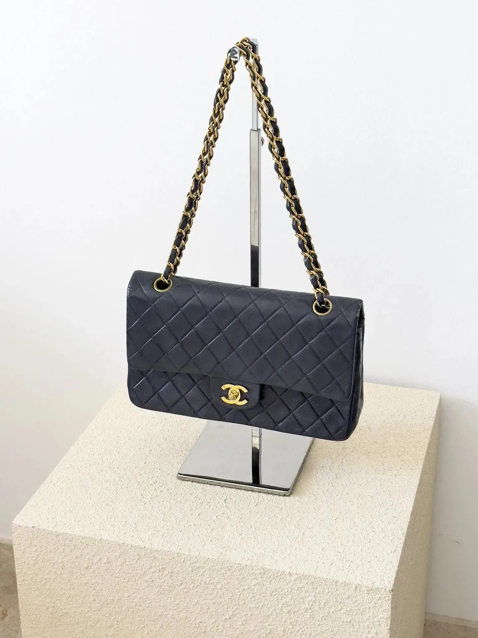 Chanel - Sac à main timeless vintage / classique en cuir - Atelier Victor