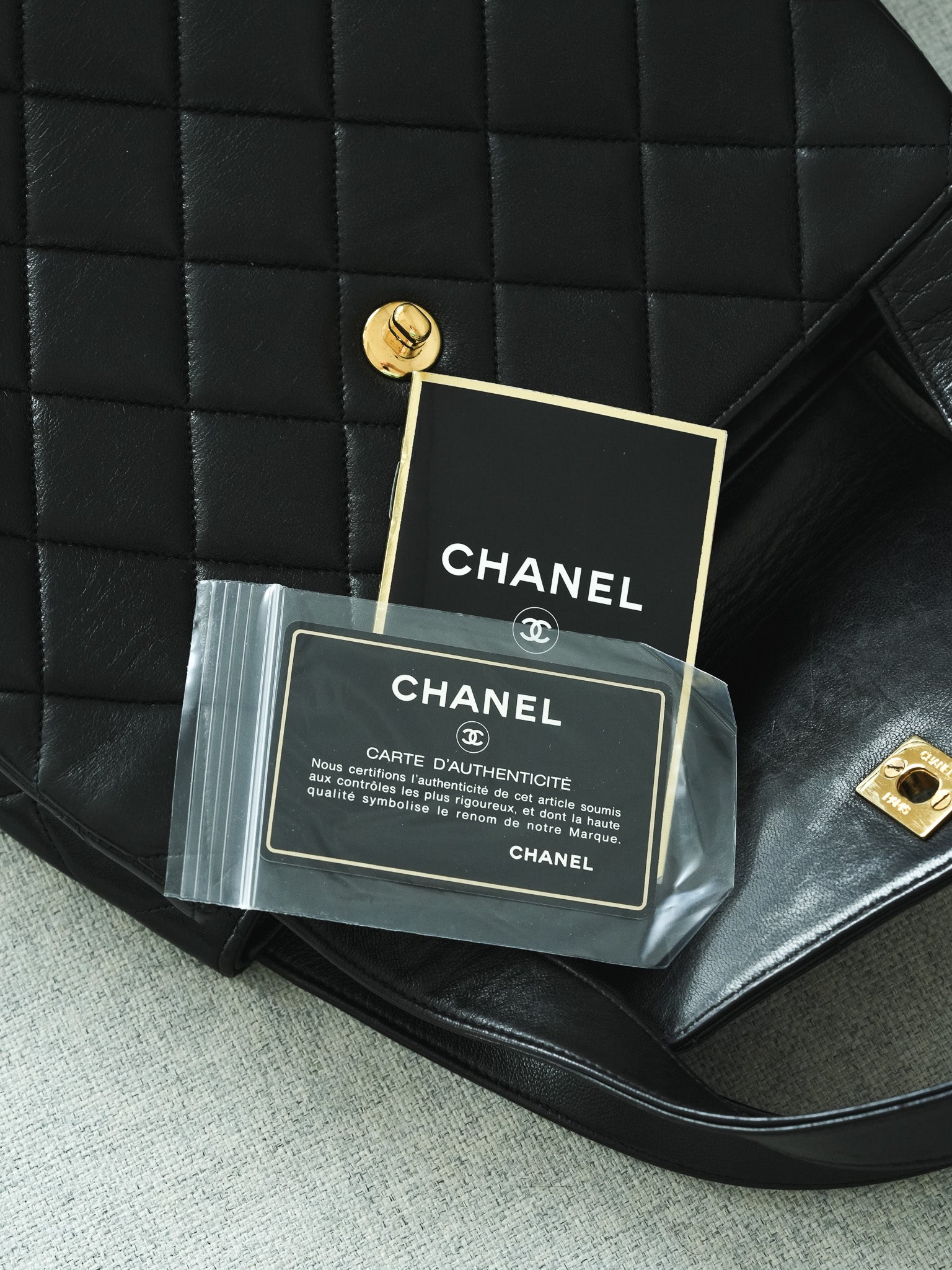 Chanel Sac à Main Top Handle Matelassé Noir Vintage 1996 - Atelier Victor