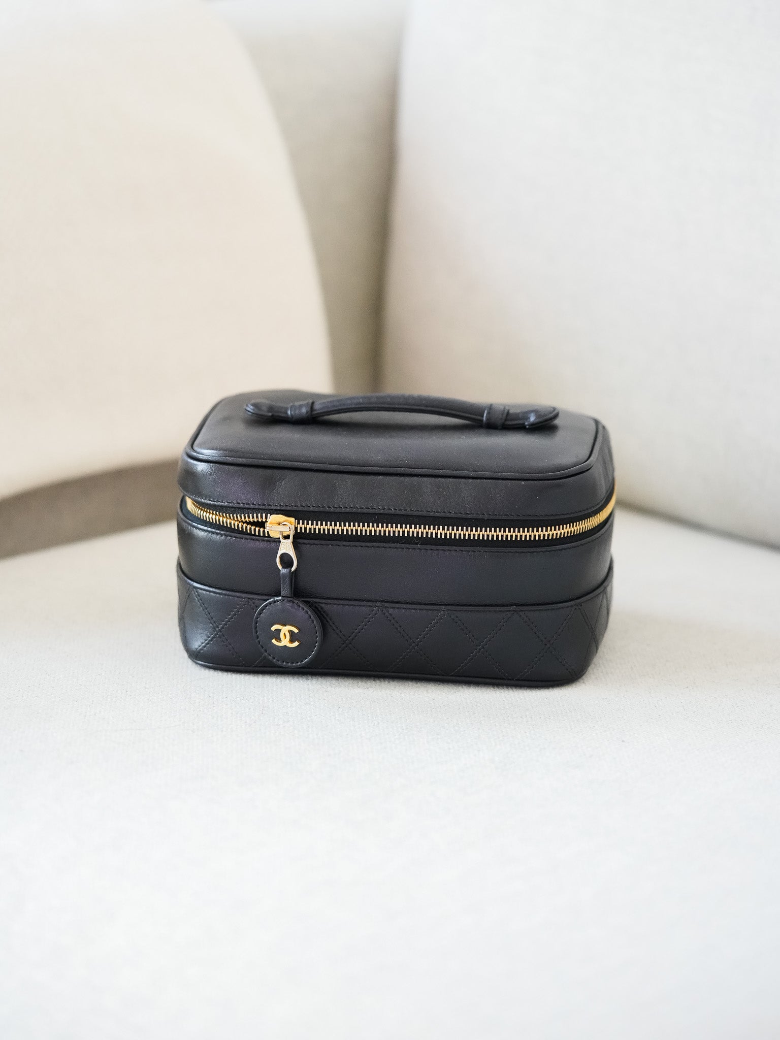 Chanel - Sac Vanity Matelassé - Atelier Victor Paris - Vintage Watch Shop Dubai