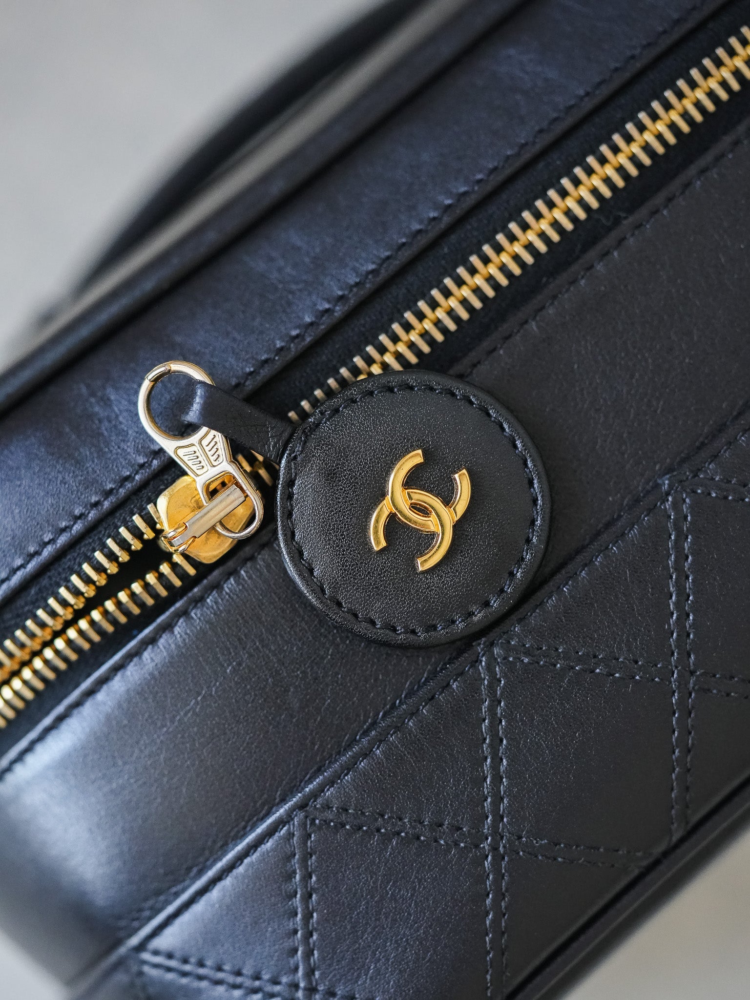 Chanel - Sac Vanity Matelassé - Atelier Victor Paris - Vintage Watch Shop Dubai