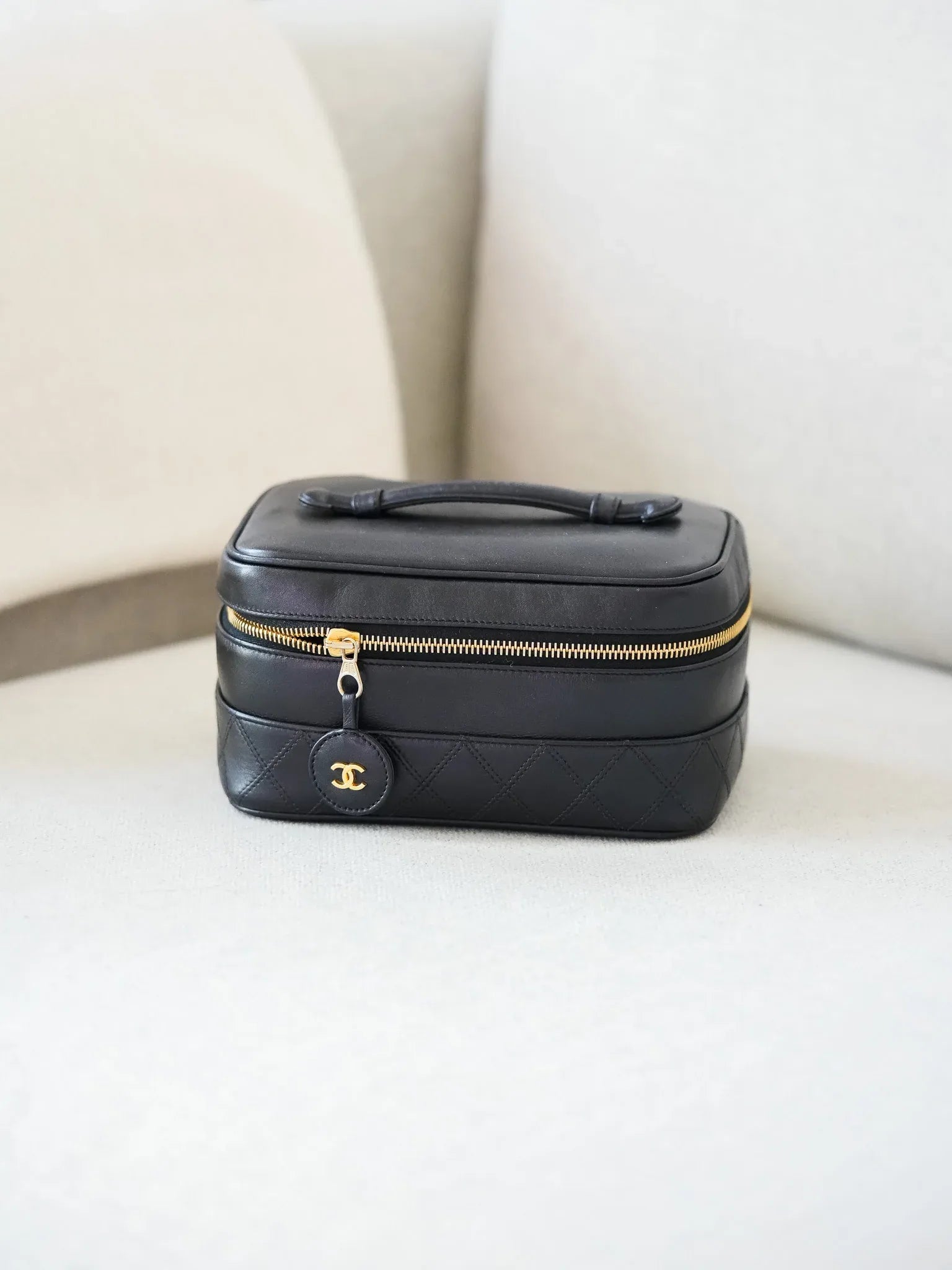 Chanel - Sac Vanity Matelassé - Atelier Victor - Vintage  Shop