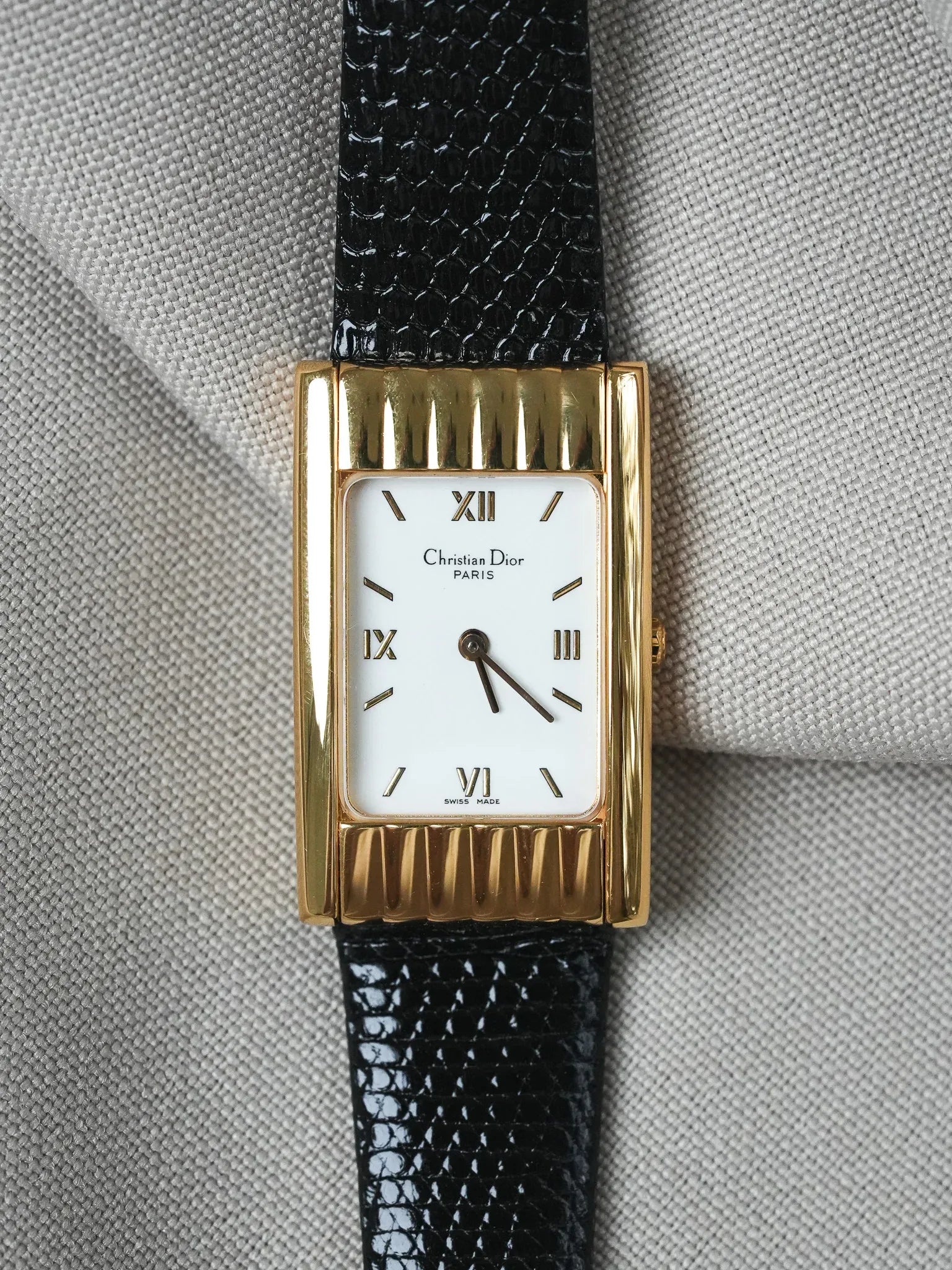 Christian Dior - Tank Vagues Plaqué or Cadran blanc - 1990s - Atelier Victor