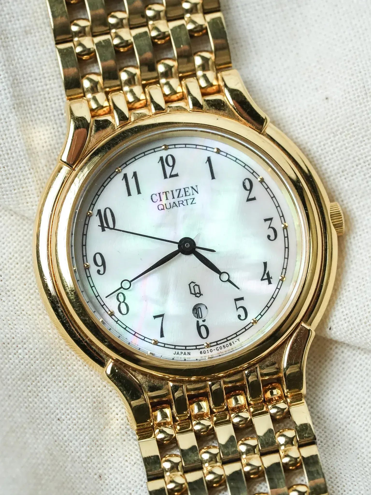 Citizen - Gold Mesh Bracelet Mother of Pearl Dial Date  display picture 1