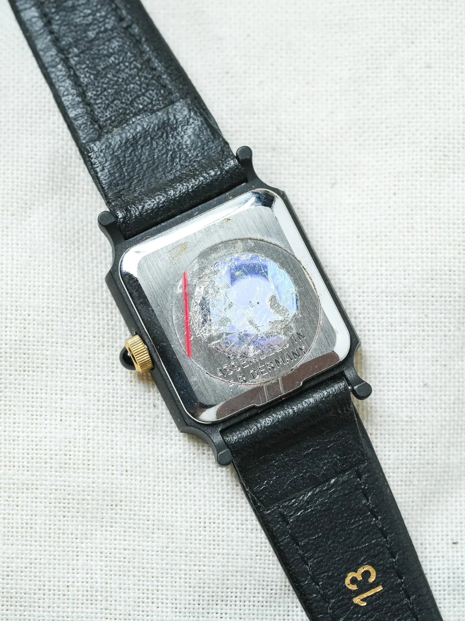 Citizen - Mini Tank PVD Noir Cadran blanc tapissé Dorures Or - NOS - 1980s - Atelier Victor