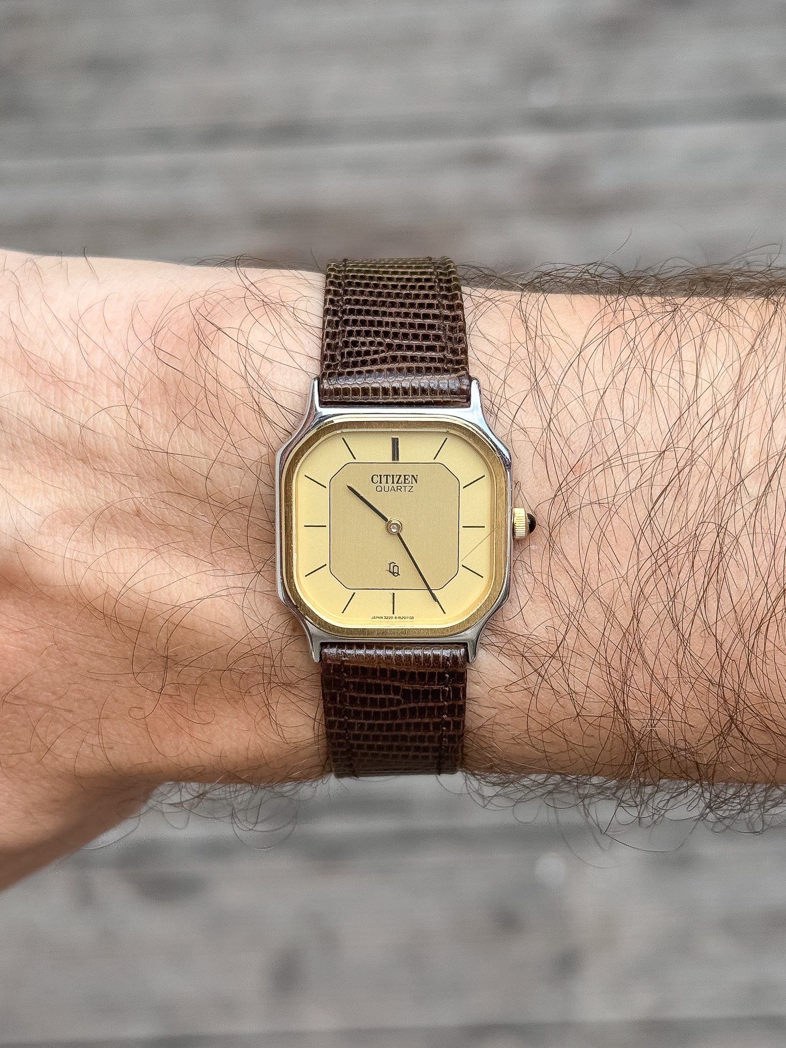 Citizen - Octogonale Bicolore Cadran Or - NOS - 1982 - Atelier Victor Paris - Vintage Watch Shop Dubai