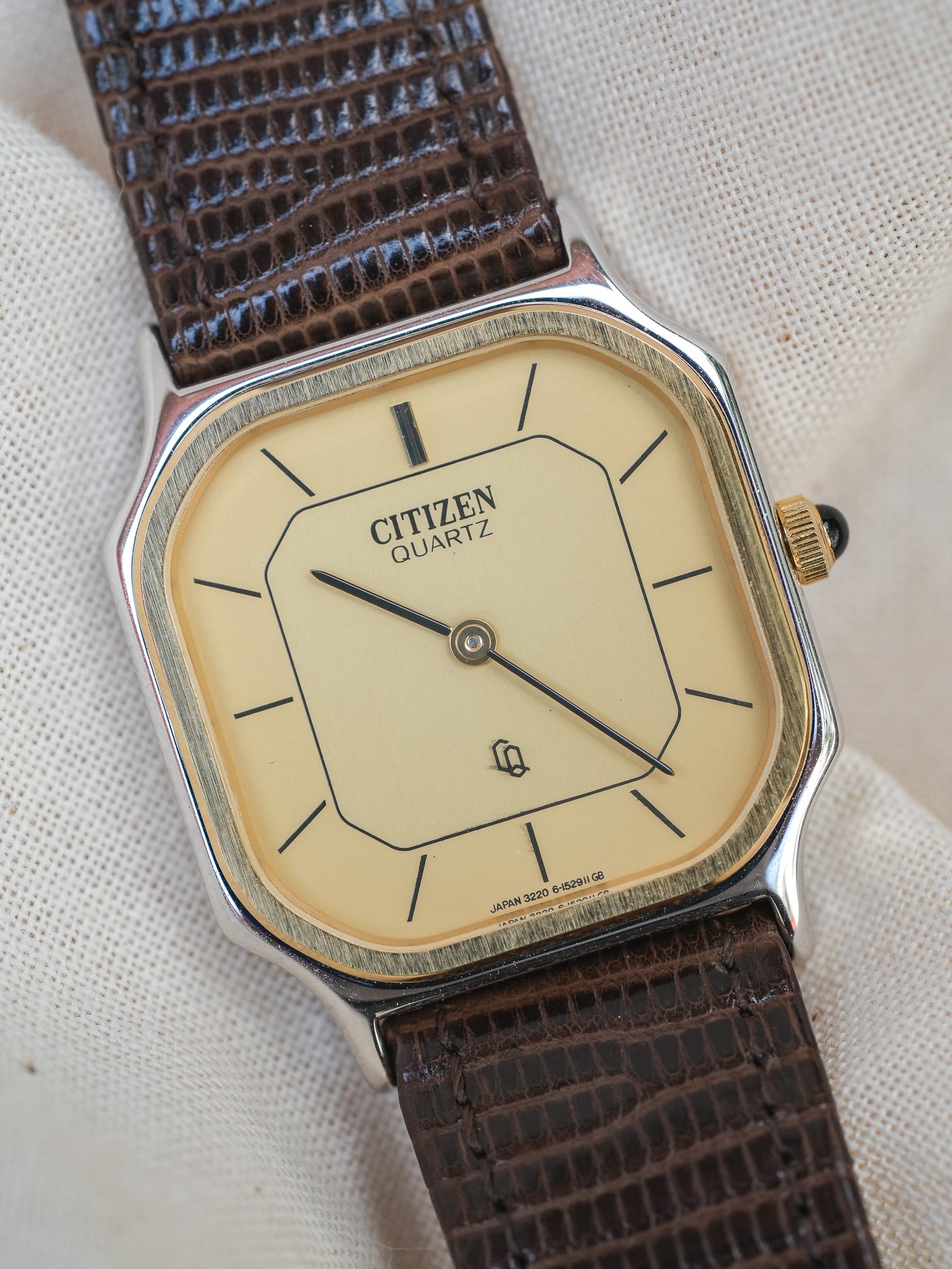 Citizen - Octogonale Bicolore Cadran Or - NOS - 1982 - Atelier Victor - Vintage  Shop