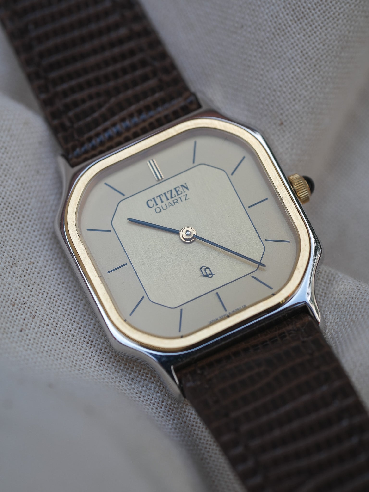 Citizen - Octogonale Bicolore Cadran Or - NOS - 1982 - Atelier Victor - Vintage  Shop