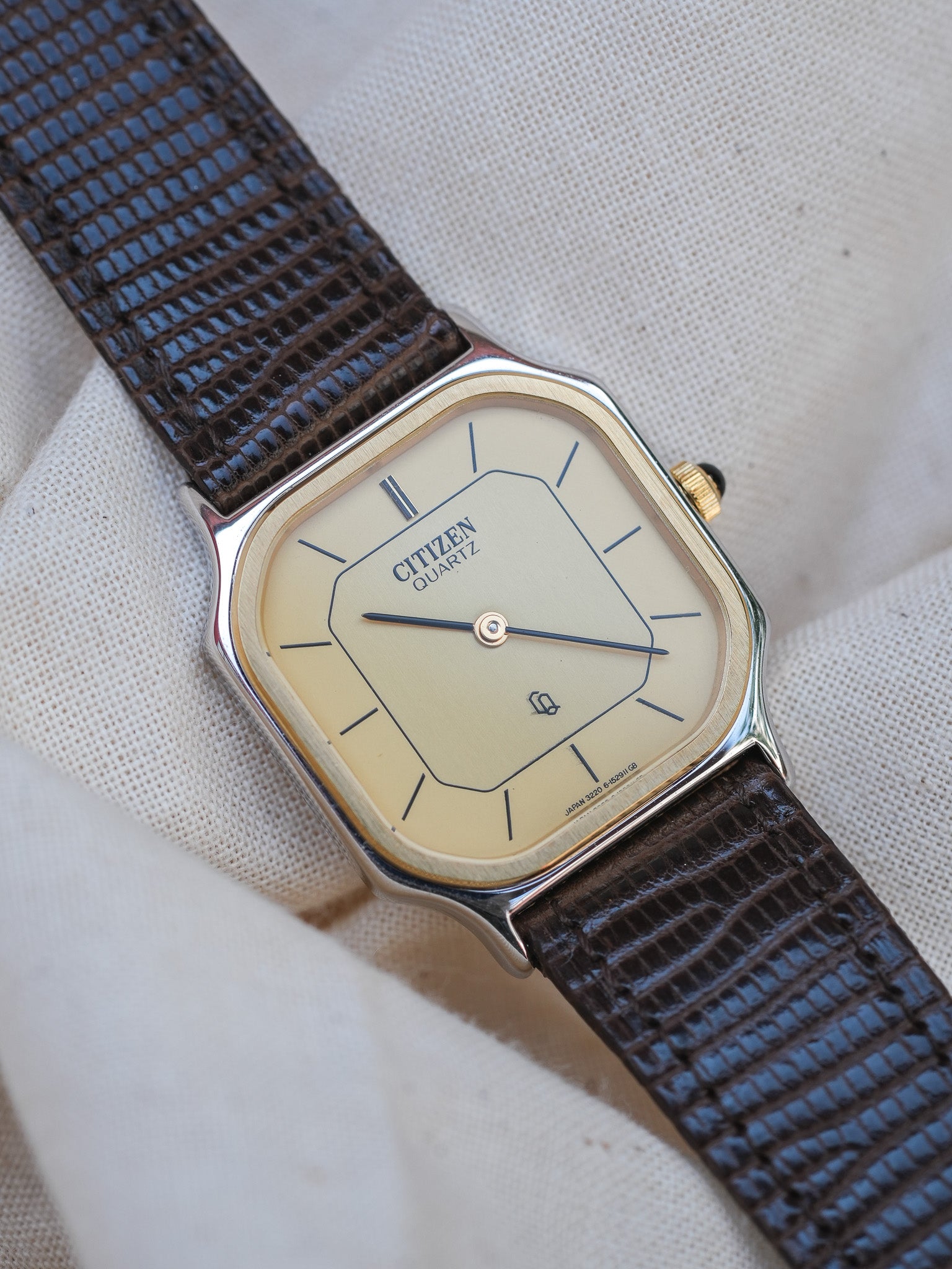 Citizen - Octogonale Bicolore Cadran Or - NOS - 1982 - Atelier Victor - Vintage  Shop