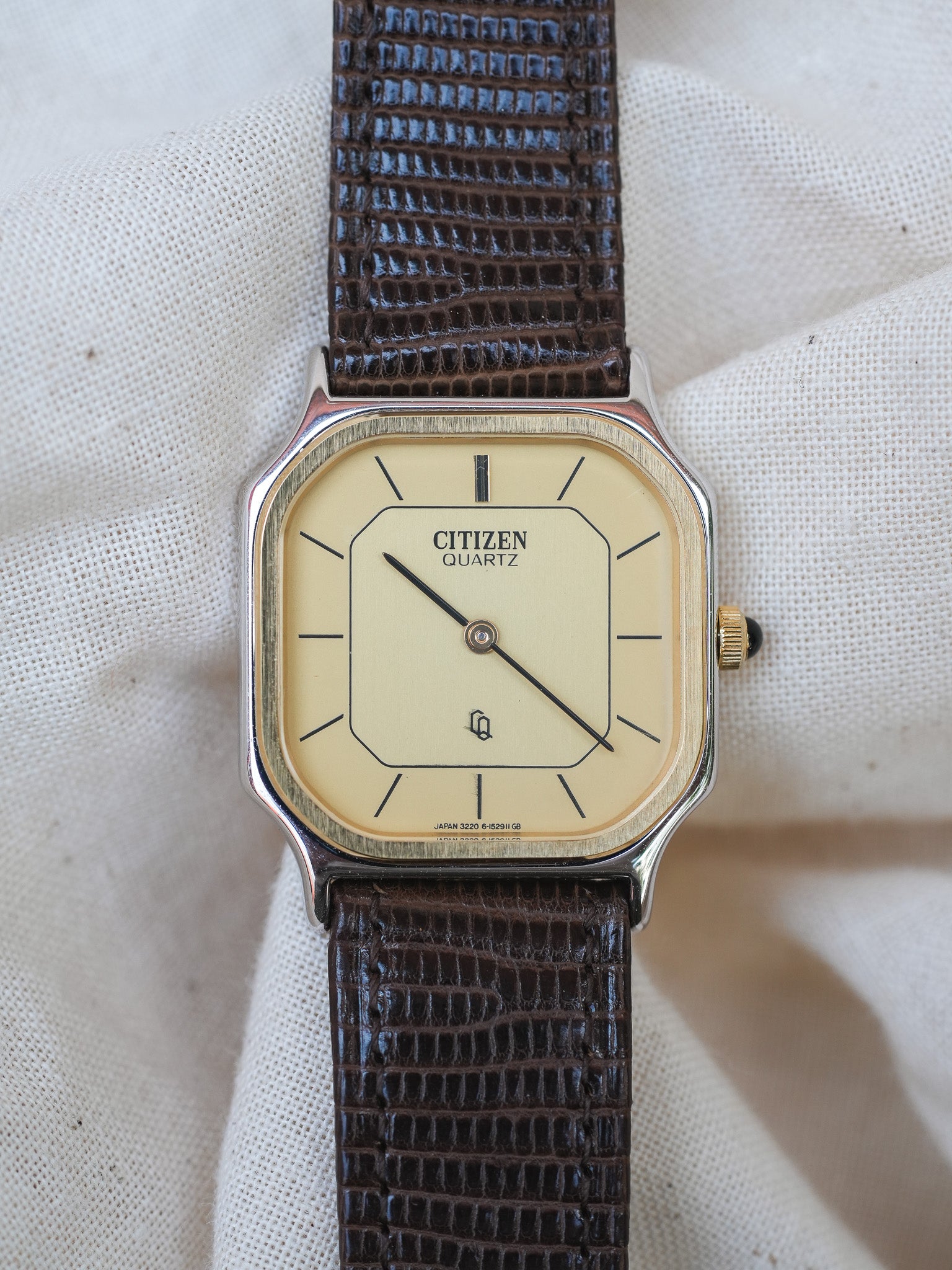 Citizen - Octogonale Bicolore Cadran Or - NOS - 1982 - Atelier Victor - Vintage  Shop