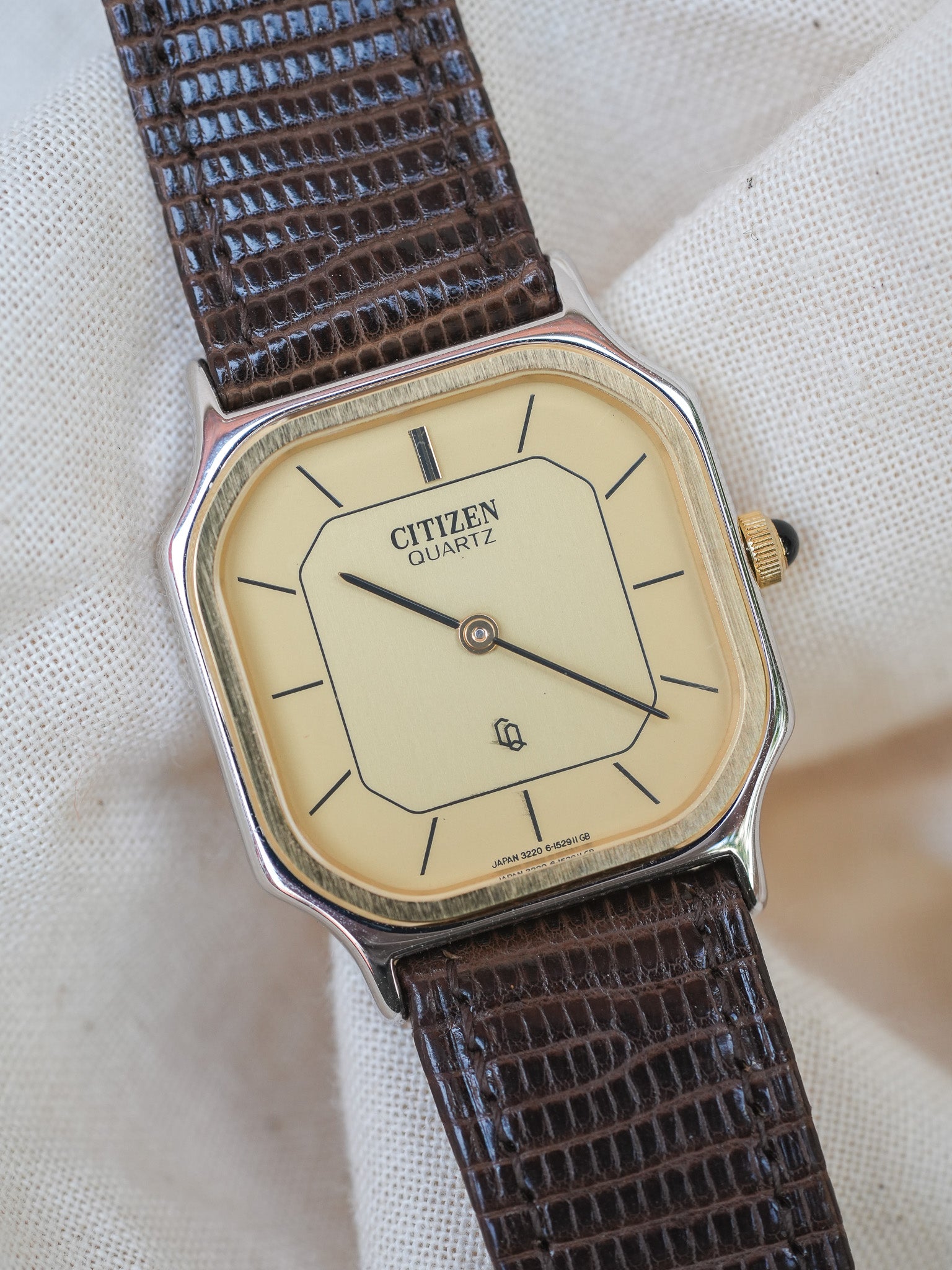 Citizen - Octogonale Bicolore Cadran Or - NOS - 1982 - Atelier Victor - Vintage  Shop
