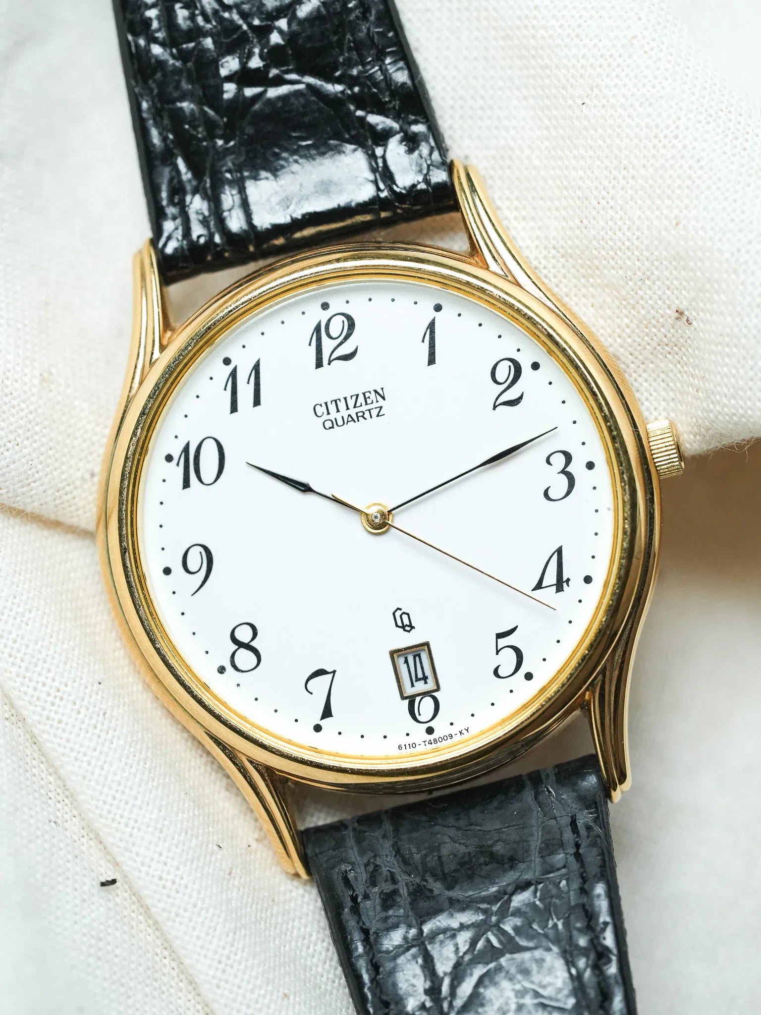 Citizen - Extra-Thin Round Gold Date 6H - NOS - 1990