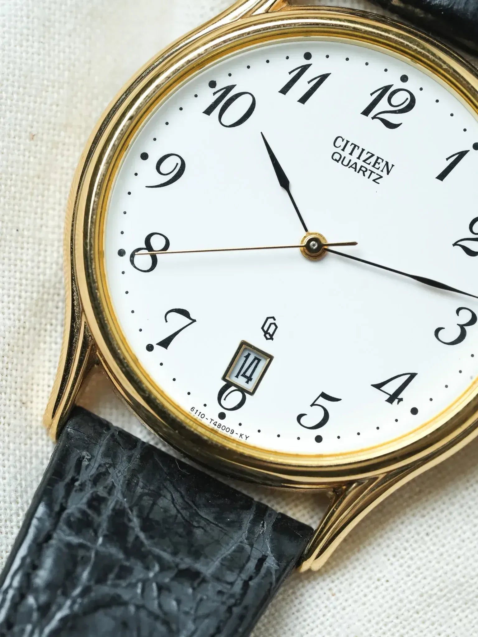 Citizen - Extra-Thin Round Gold Date 6H - NOS - 1990