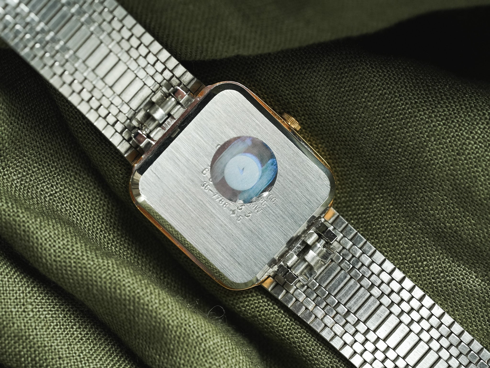 Citizen - Tank bracelet intégré acier or - NOS - 1990s - Atelier Victor - Vintage  Shop