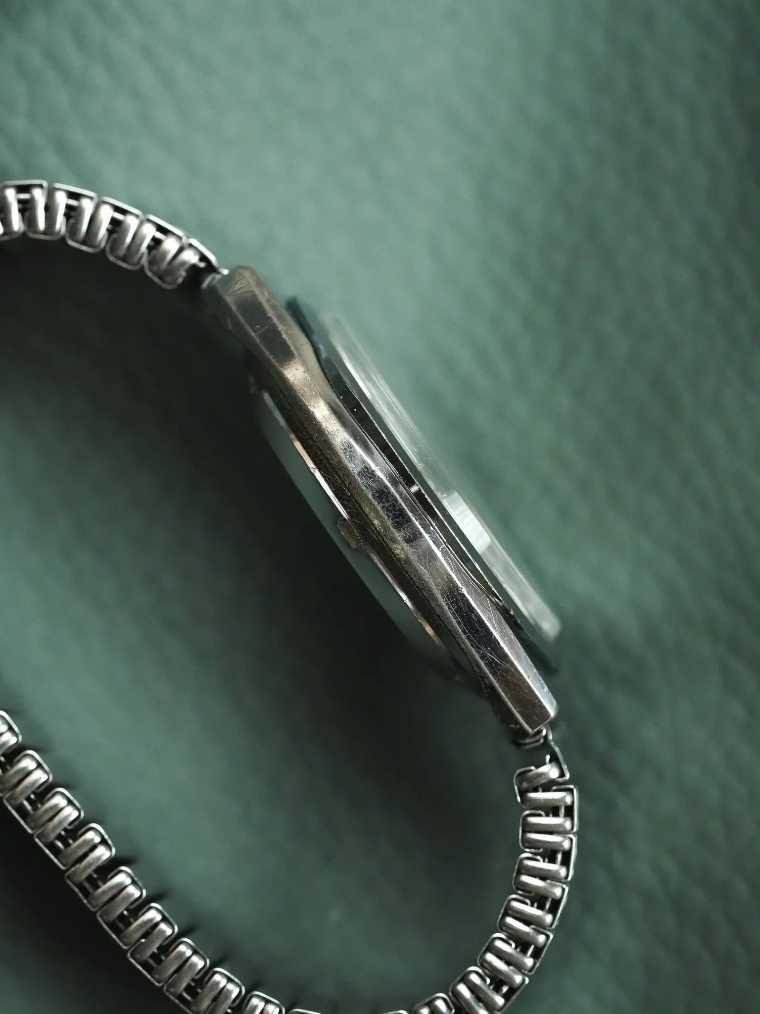 Citizen - Tonneau Acier Quartz Seven Date - 1990s - Atelier Victor