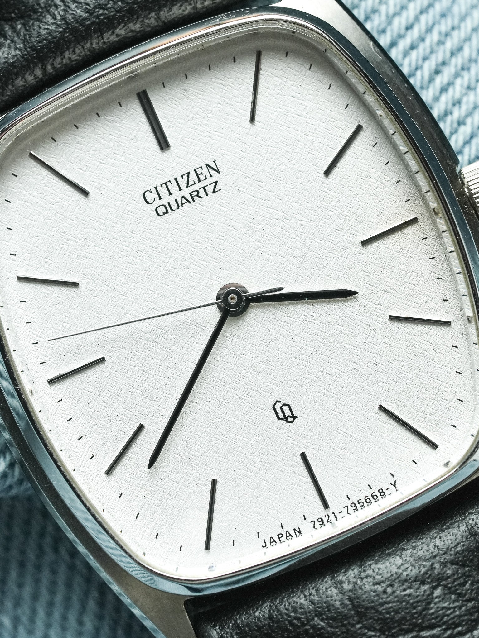 Citizen - Tonneau Acier Ultra slim Blanc sablé - NOS - 1989 - Atelier Victor - Vintage  Shop