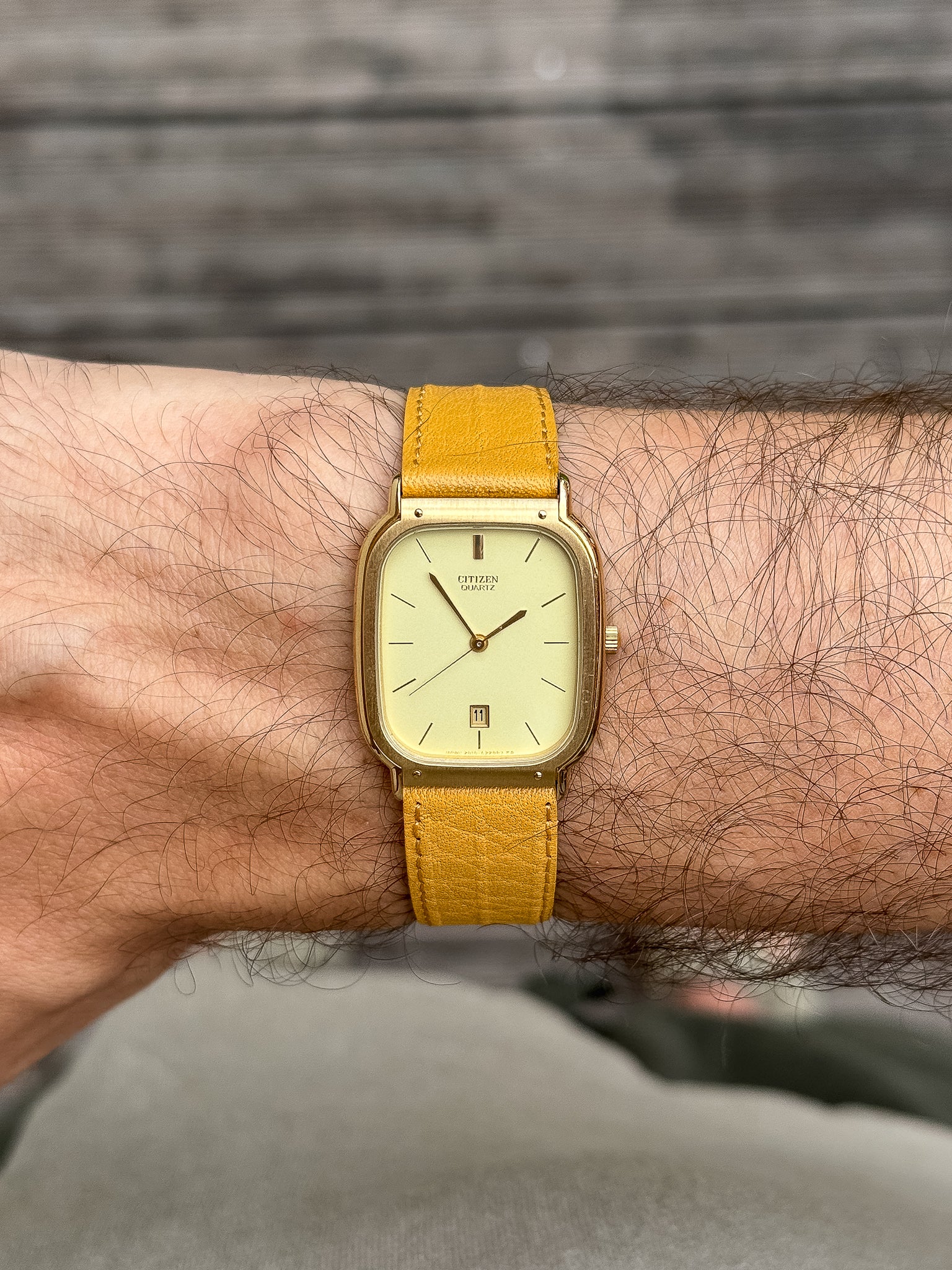 Citizen - Tonneau Citron Or Date 6h - NOS - 1985 - Atelier Victor - Vintage  Shop