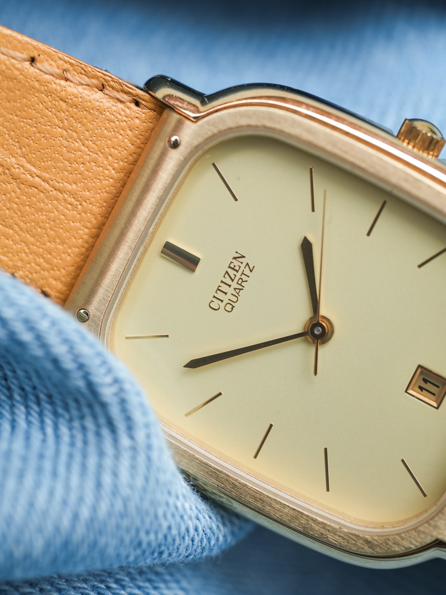 Citizen - Tonneau Citron Or Date 6h - NOS - 1985 - Atelier Victor - Vintage  Shop
