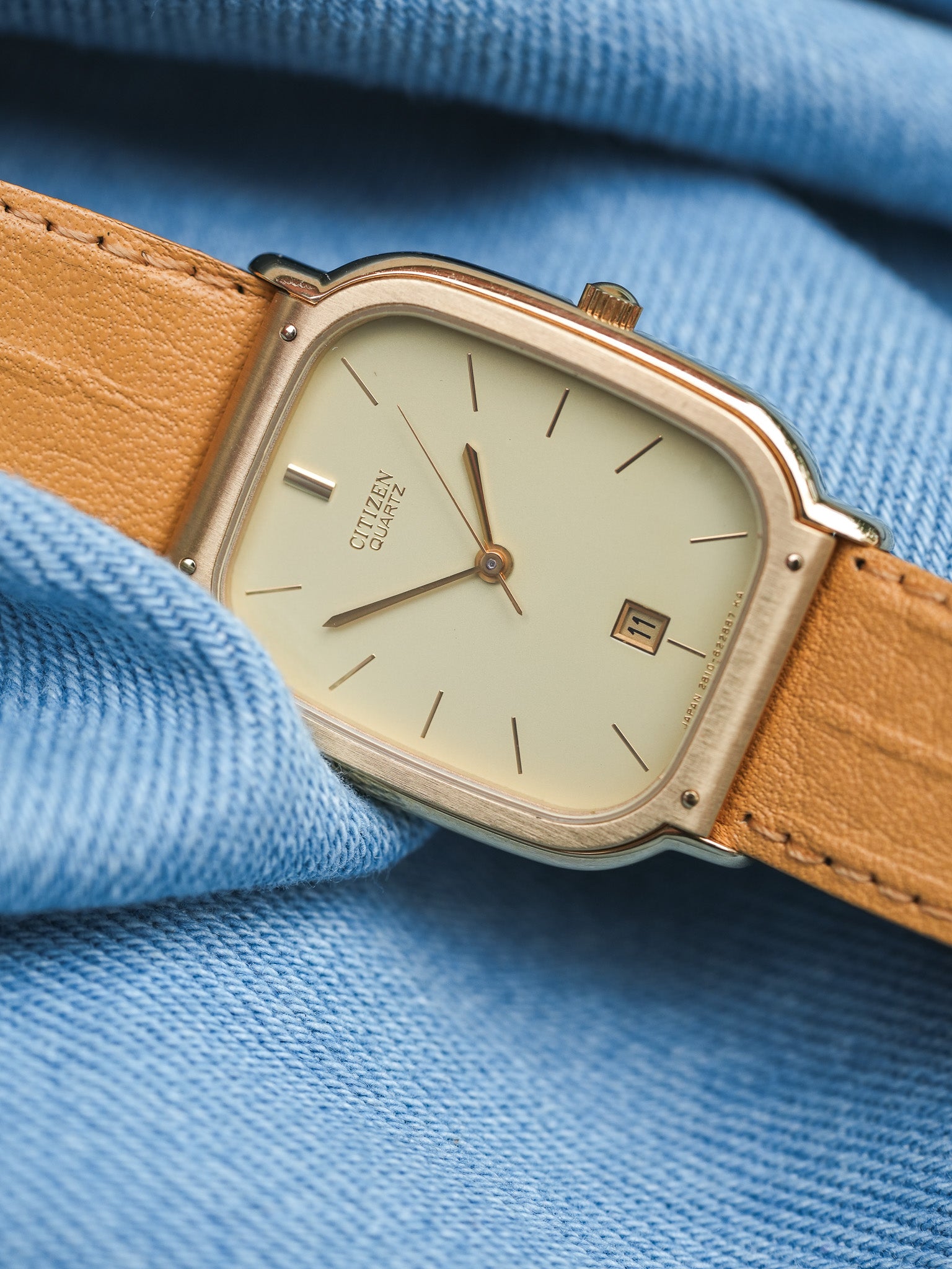 Citizen - Tonneau Citron Or Date 6h - NOS - 1985 - Atelier Victor - Vintage  Shop