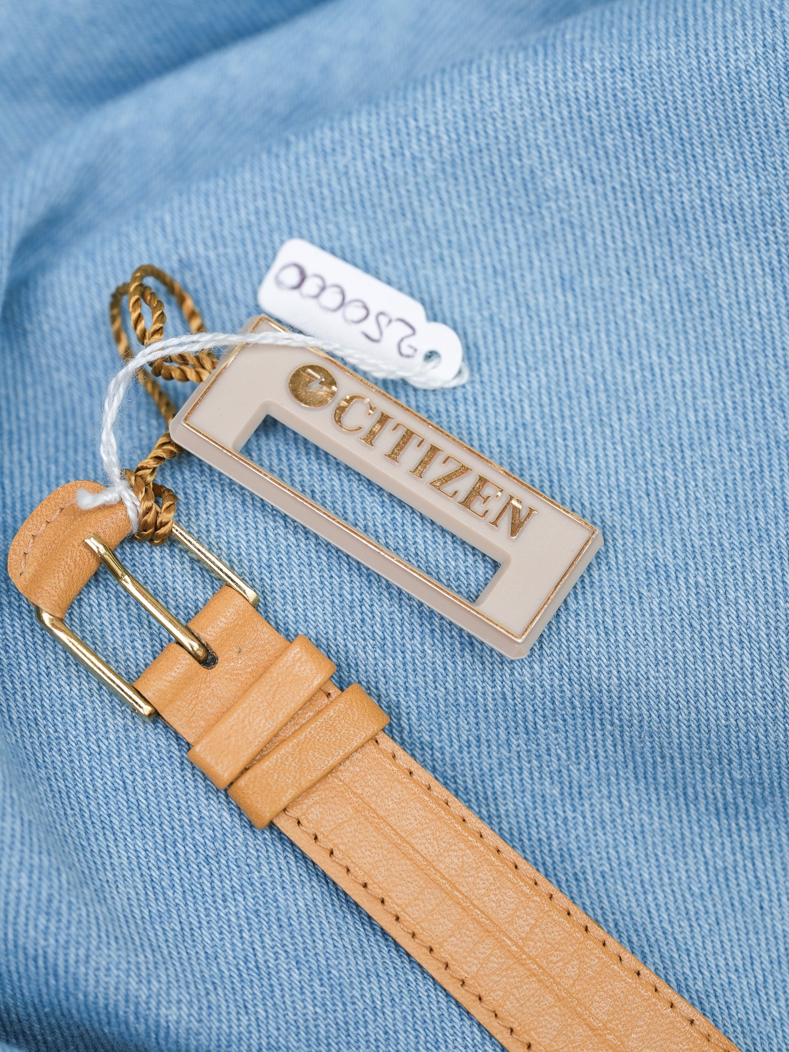 Citizen - Tonneau Citron Or Date 6h - NOS - 1985 - Atelier Victor - Vintage  Shop