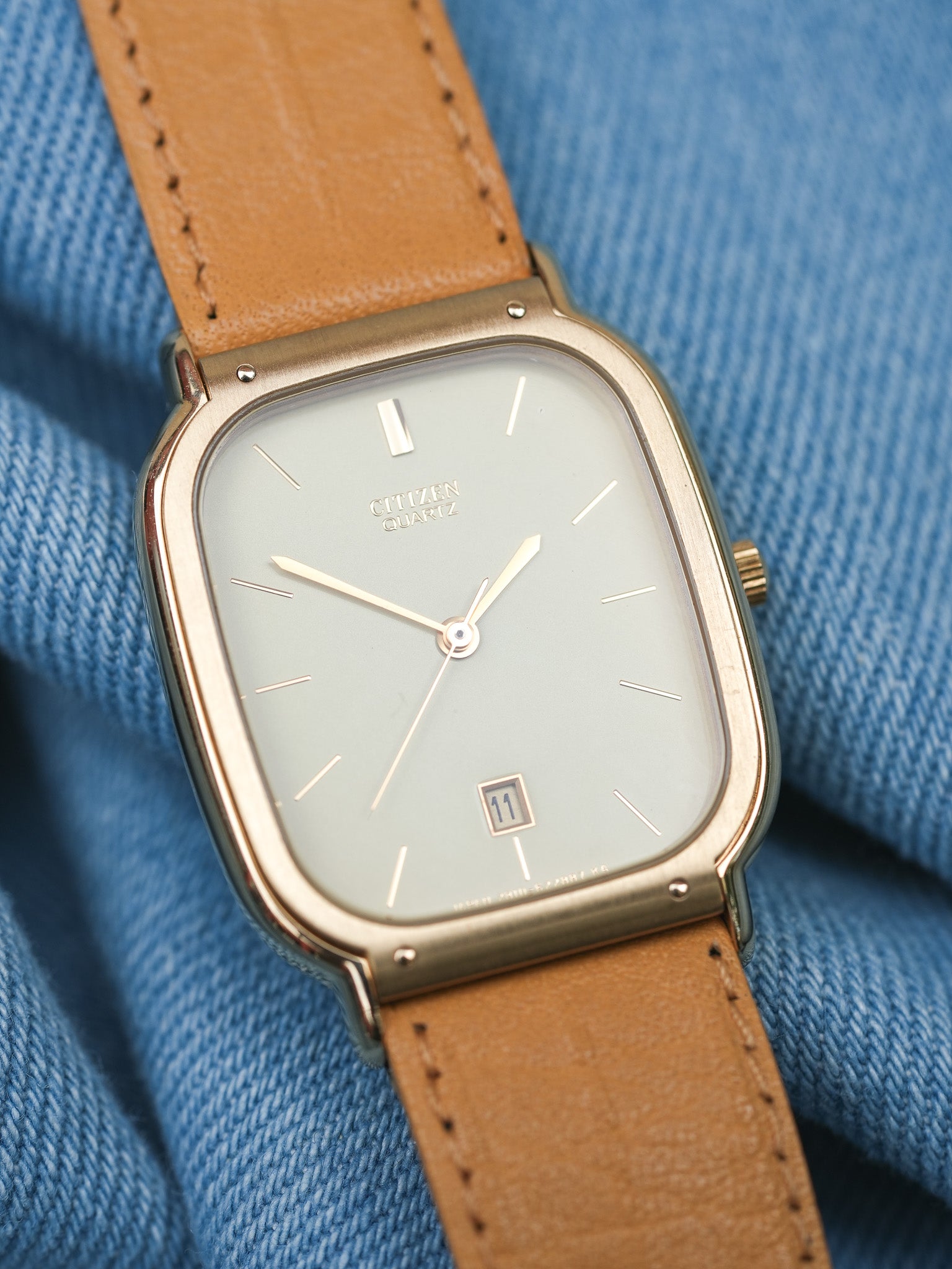 Citizen - Tonneau Citron Or Date 6h - NOS - 1985 - Atelier Victor - Vintage  Shop