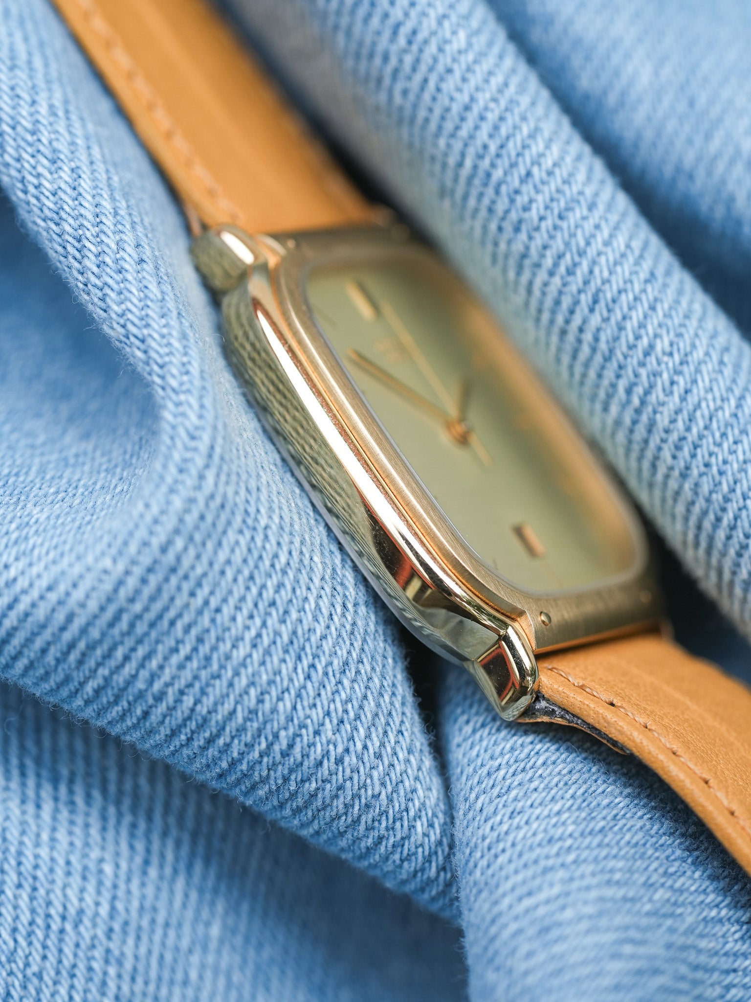Citizen - Tonneau Citron Or Date 6h - NOS - 1985 - Atelier Victor - Vintage  Shop